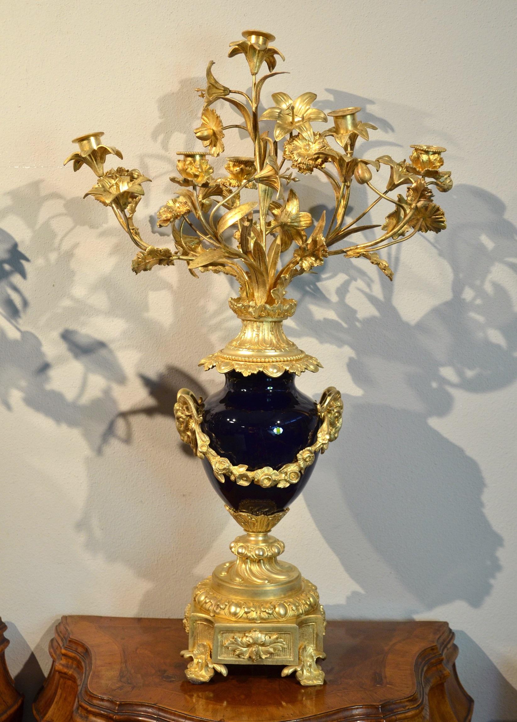 Candélabre Louis XVI en or et bronze doré en porcelaine de Svres bleue, France, XIXe siècle en vente 1