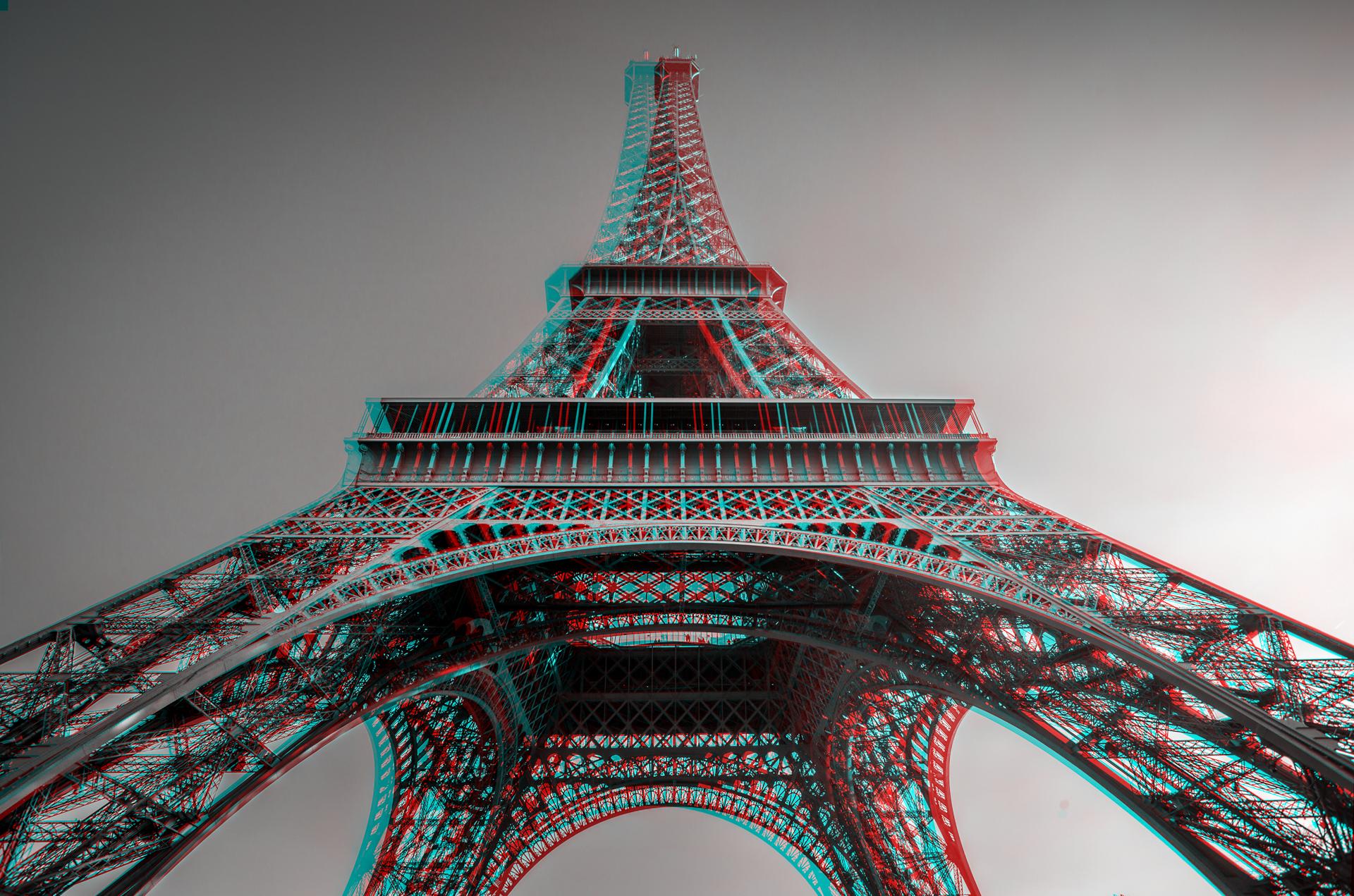 This is a 3D photo made by Alberto Fanelli, representing the Tour Eiffel, in Paris.
Born in Milan in 1965, at the age of 15 he is given his first reflex: a Yashica FX3. After attending classical high school studies he picks Computer Science at the