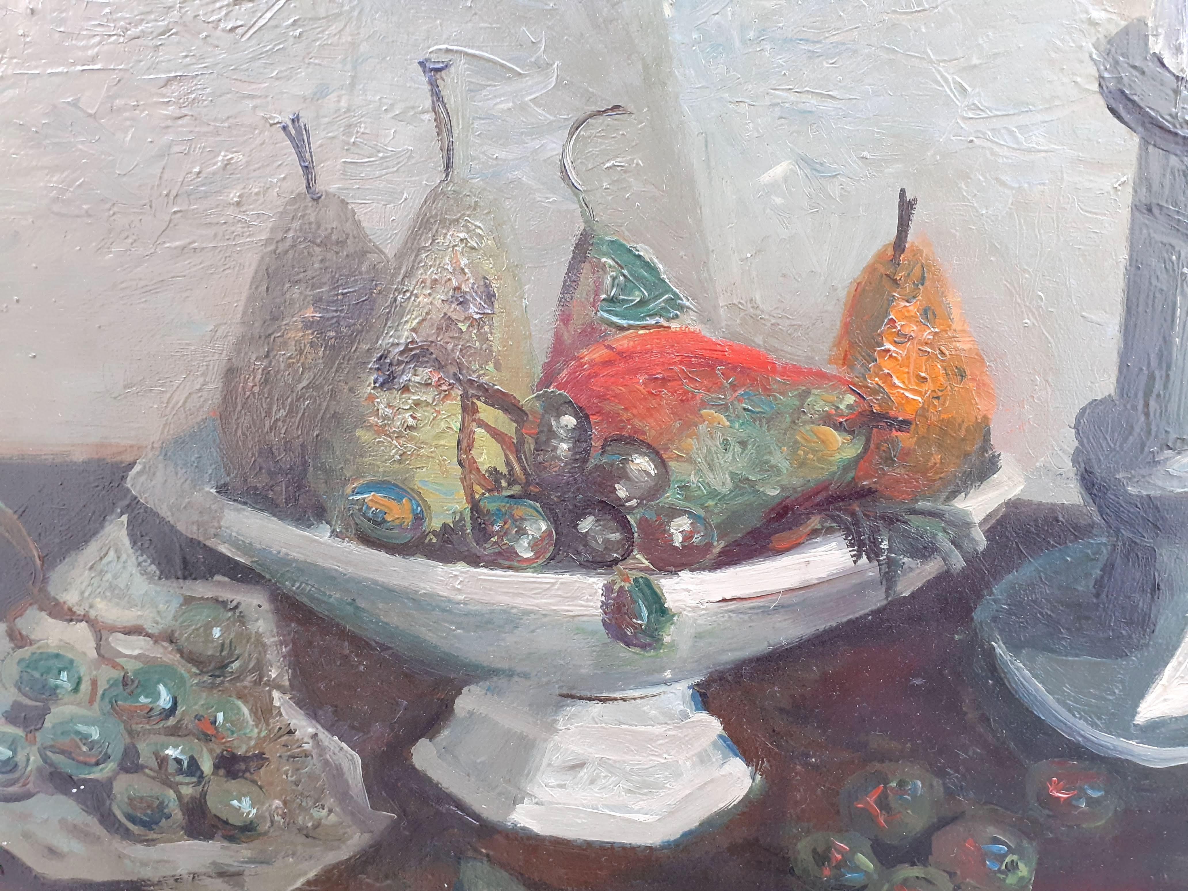Grande peinture d'intérieur moderniste du milieu du siècle - Nature morte - Poires et raisins  - Gris Interior Painting par Jean Bernard Chauffrey