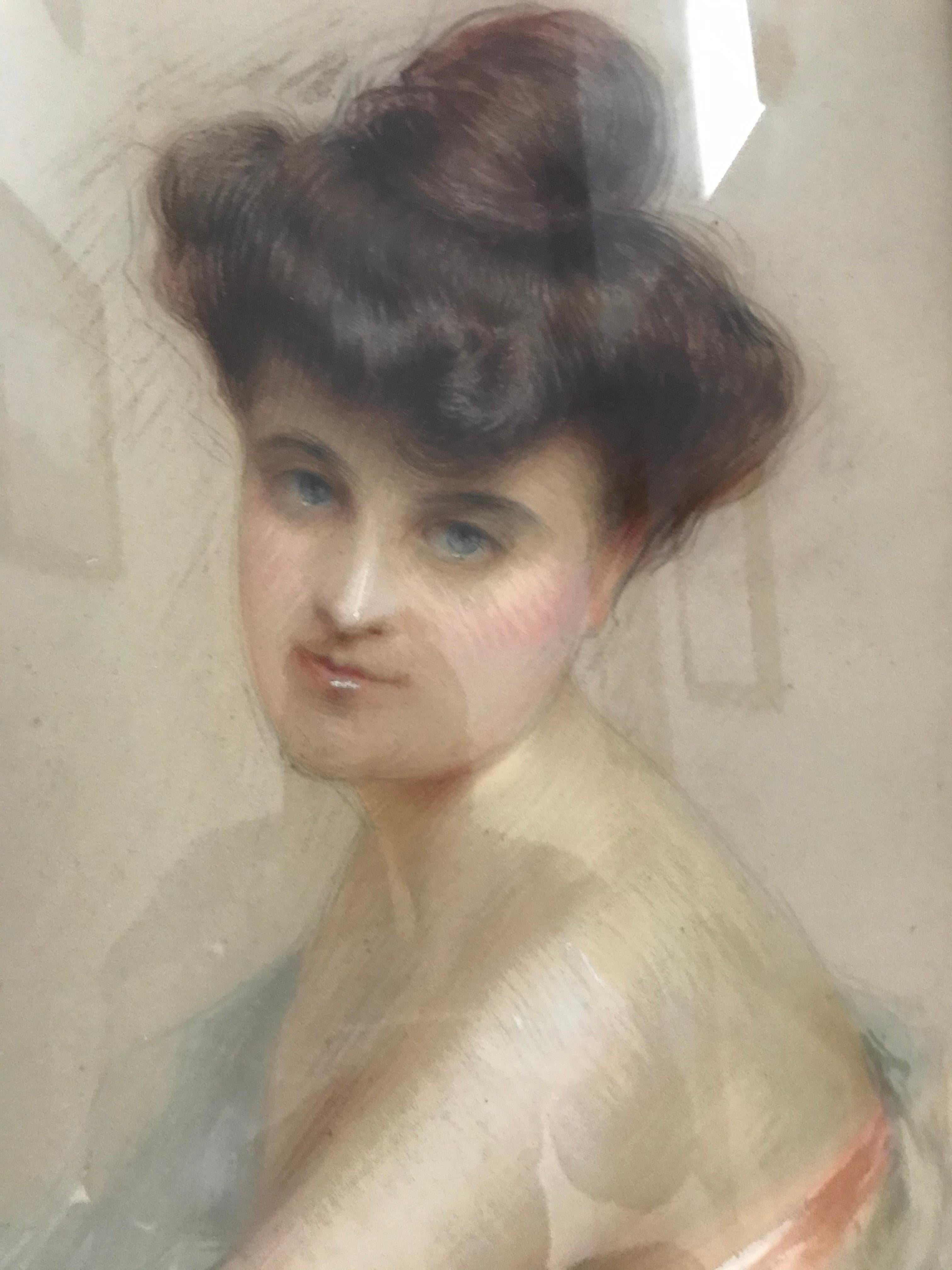 „“Demoiselle““ – gerahmtes pastellfarbenes Frauenporträt des frühen 20. Jahrhunderts (Beige), Portrait, von Gaston Bouy