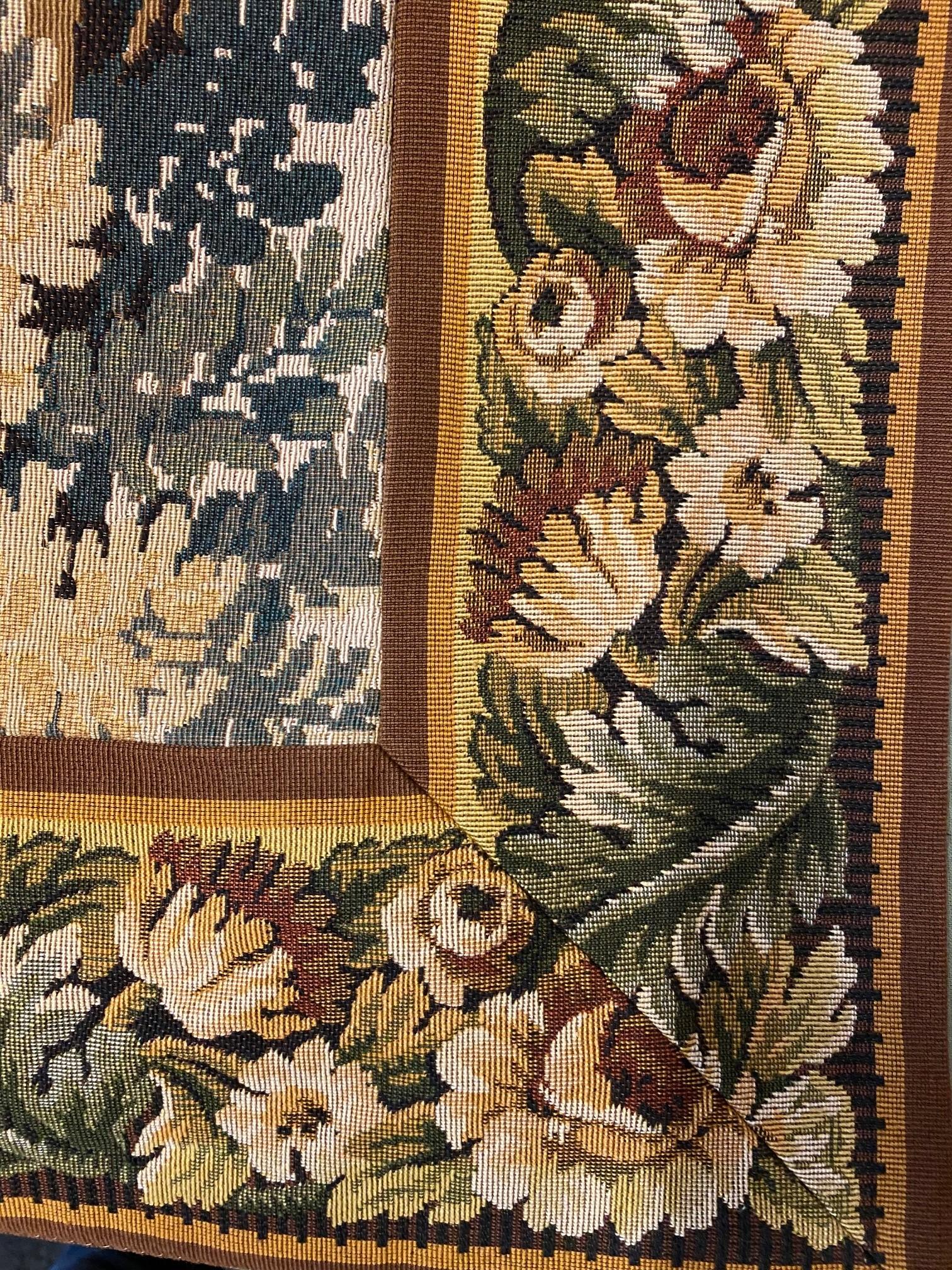 This is the last one of this tapestry, once sold we will be completely sold out!

In the 18th Century, landscapes with trees, birds and rivers were popular, and often included architectural features such as the Renaissance castle in the background