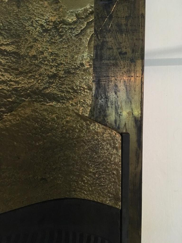 This artwork is a cast patinated bronze and brass panel.
This artist was present at the Biennale of Venice with his architectural artworks. 
He has a dinamic and architectural vision of the town.