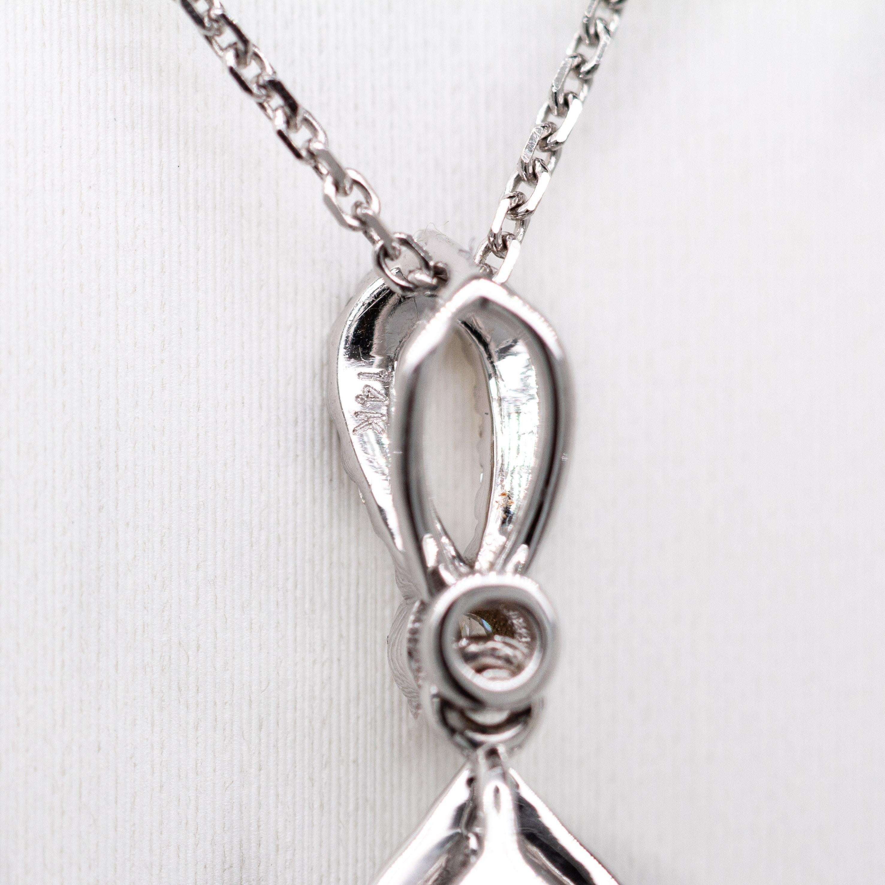 Pendentif en saphir bleu de Ceylan AA avec diamants naturels : Or blanc massif 14K en vente 1