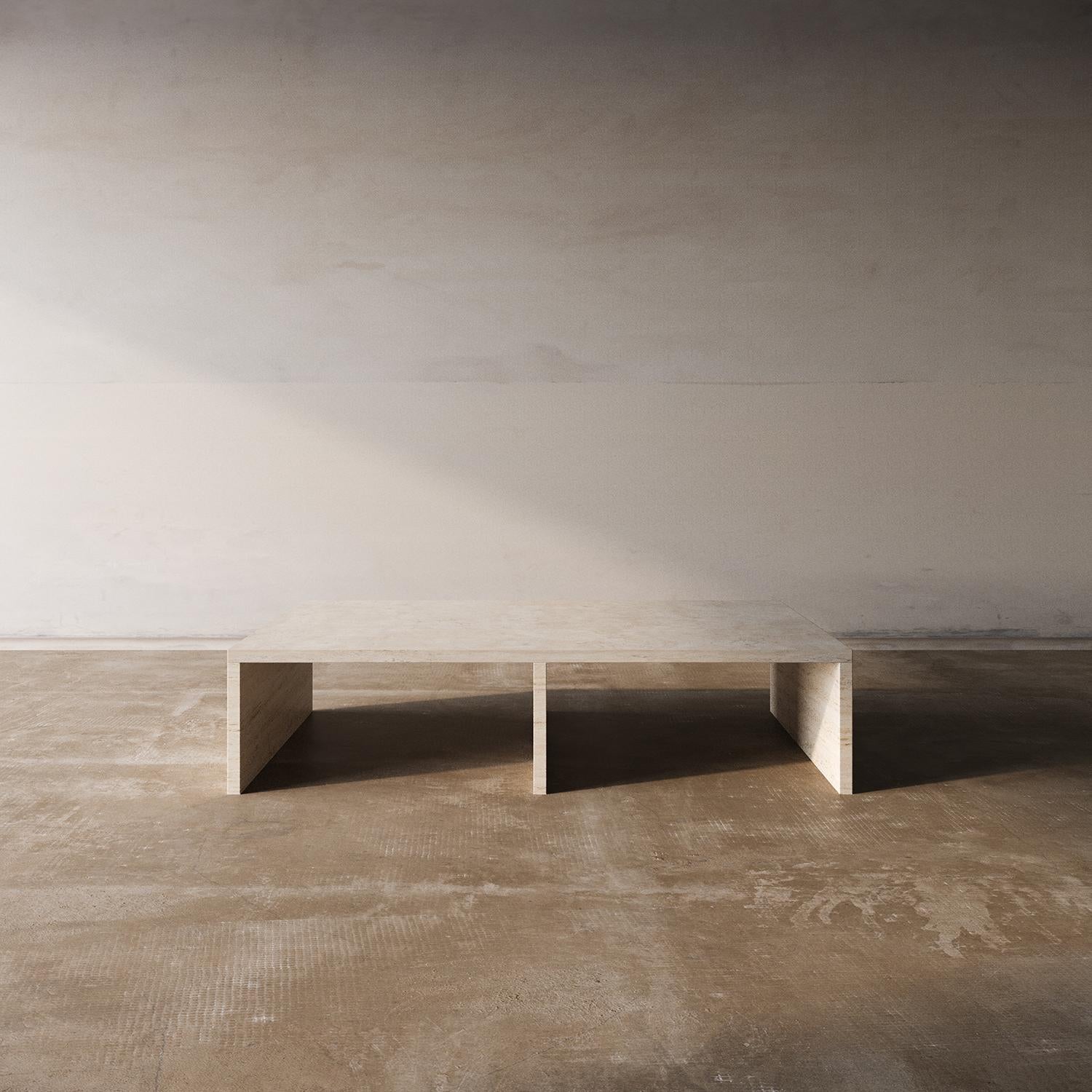 Minimaliste Table basse en travertin Nº 106.1 par Amee Allsop en vente