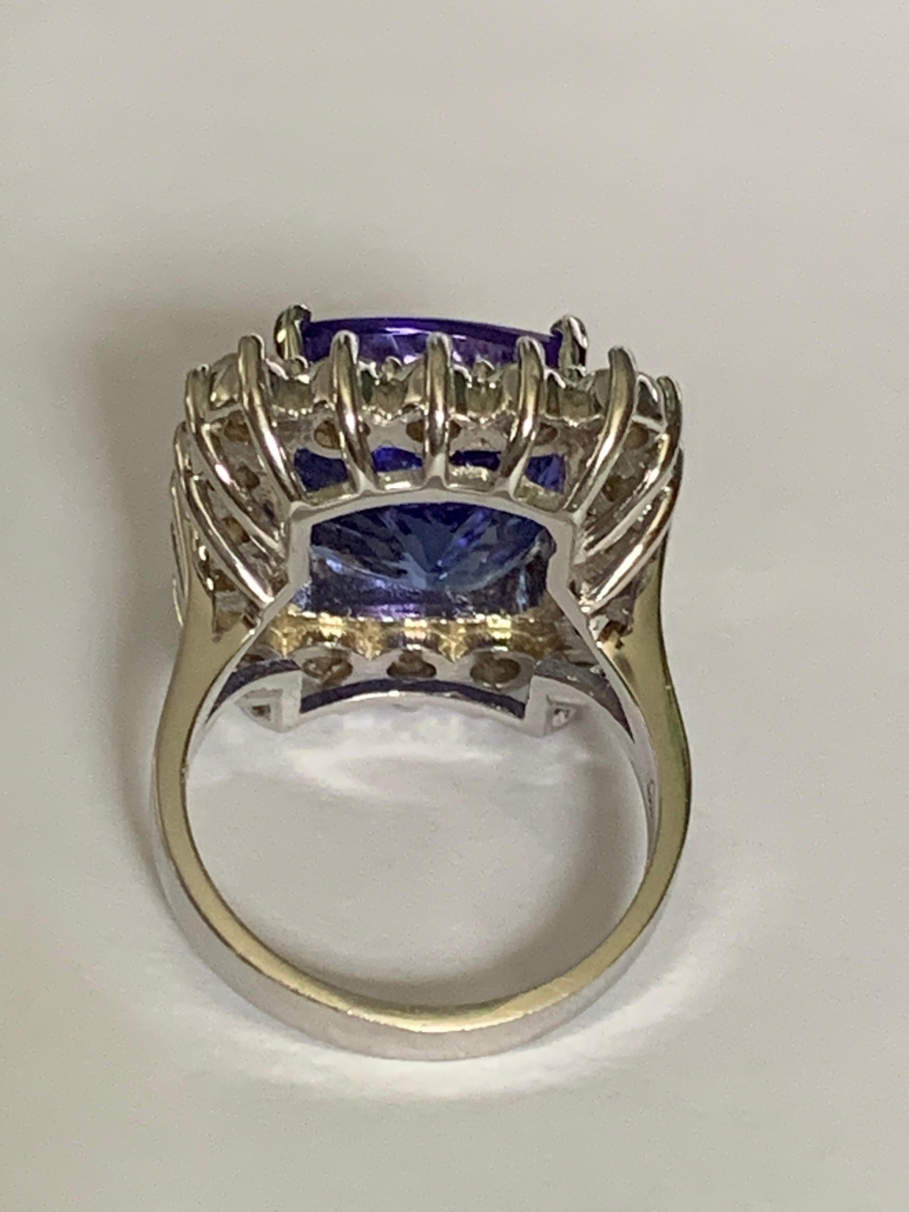 AAA 10.35 Carat Tanzanite and Diamond Cocktail Ring For Sale 3