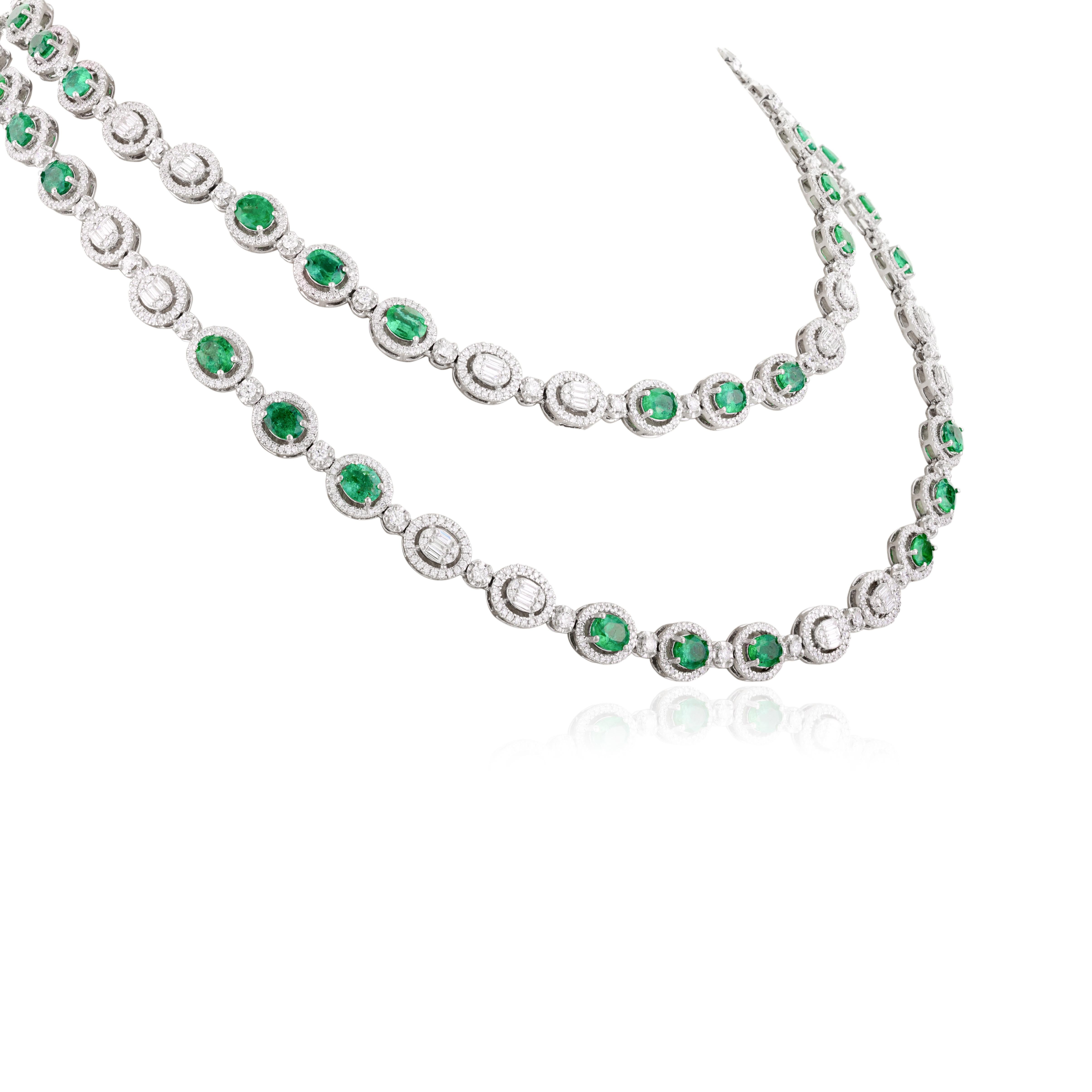 Art Déco AAA 11,13 CTW Smeraldo 6,2 CTW Diamante a strati Collana in oro bianco 18k in vendita