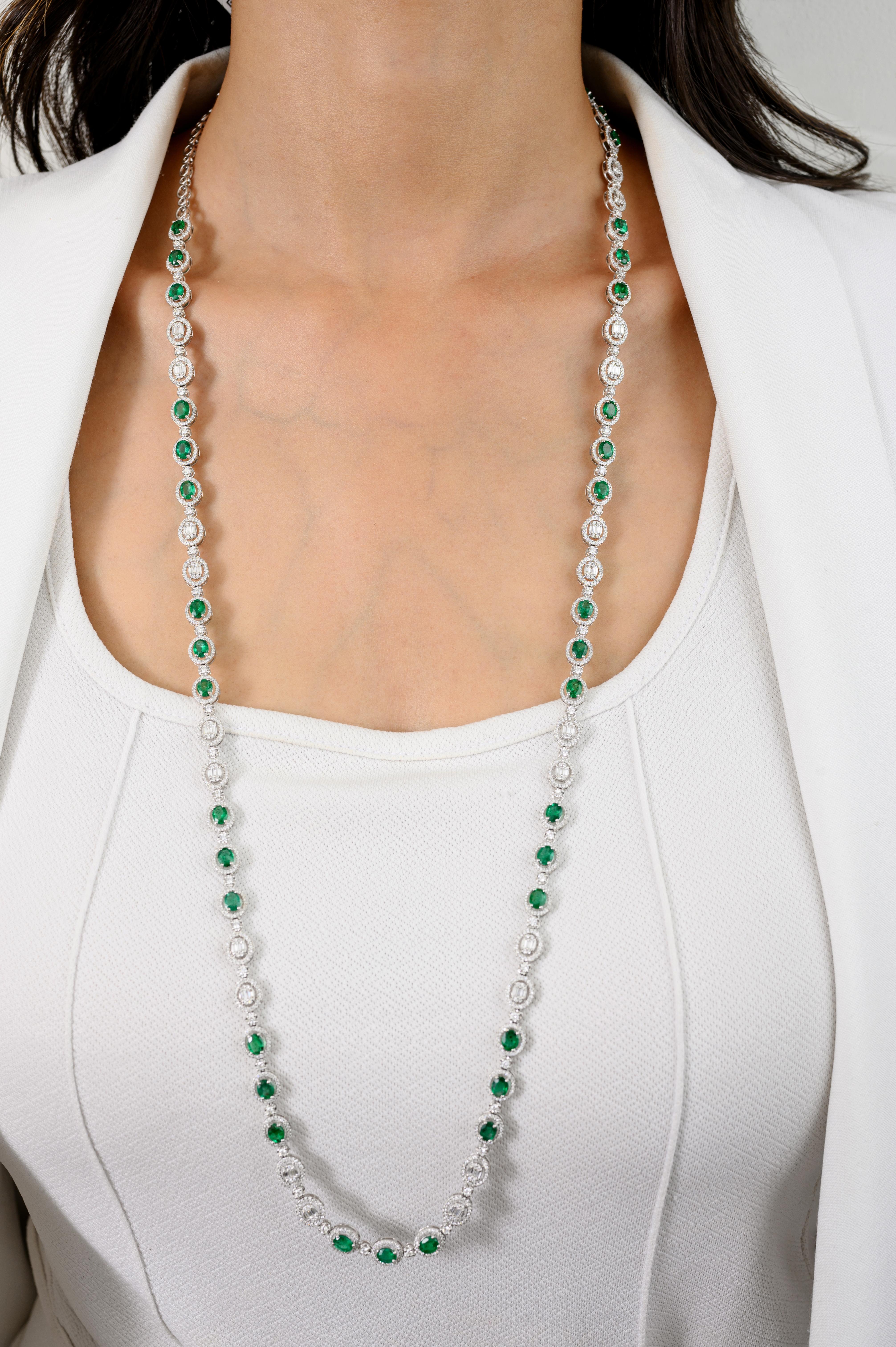 Donna AAA 11,13 CTW Smeraldo 6,2 CTW Diamante a strati Collana in oro bianco 18k in vendita