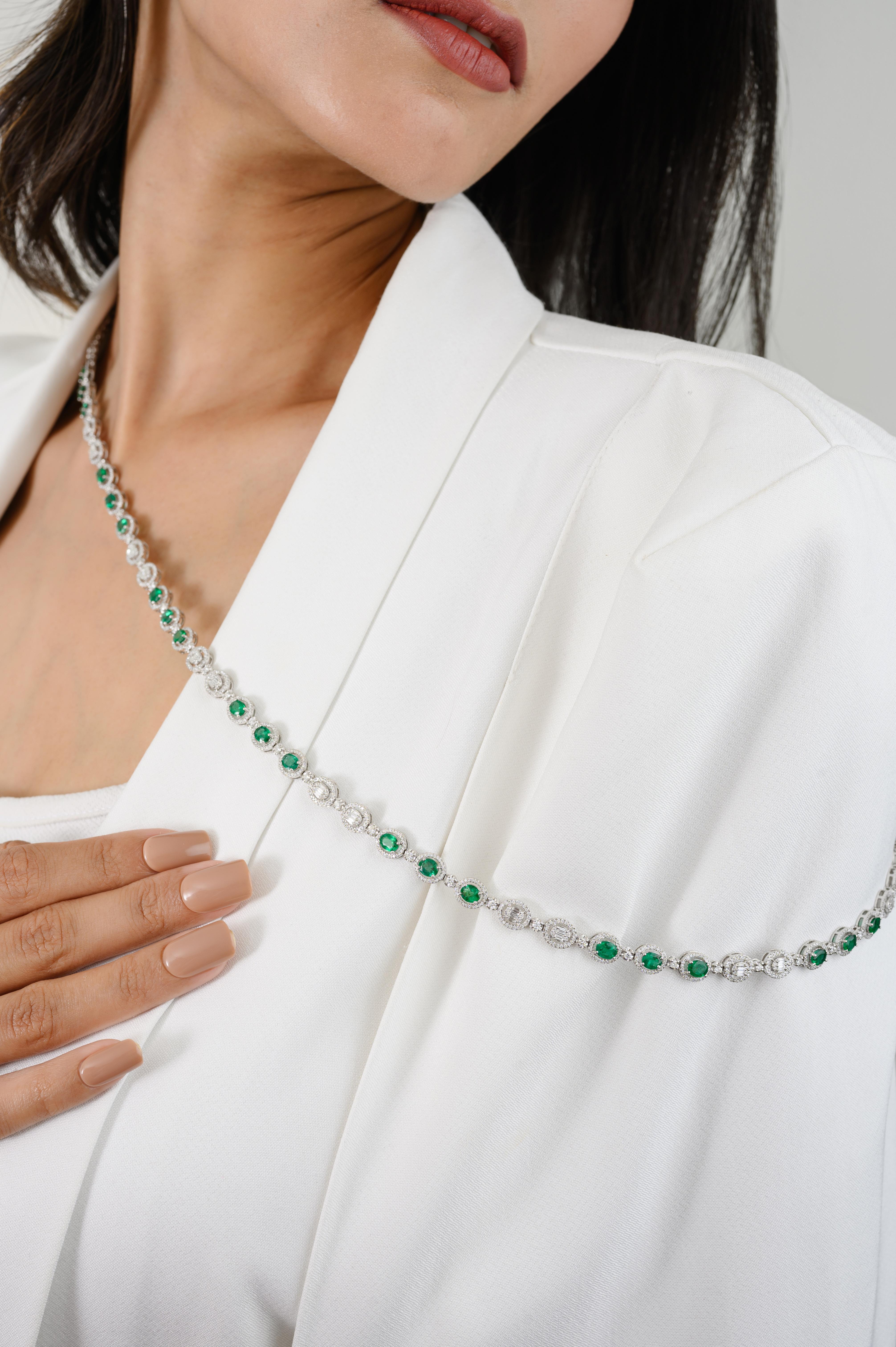 AAA 11,13 CTW Smeraldo 6,2 CTW Diamante a strati Collana in oro bianco 18k in vendita 3