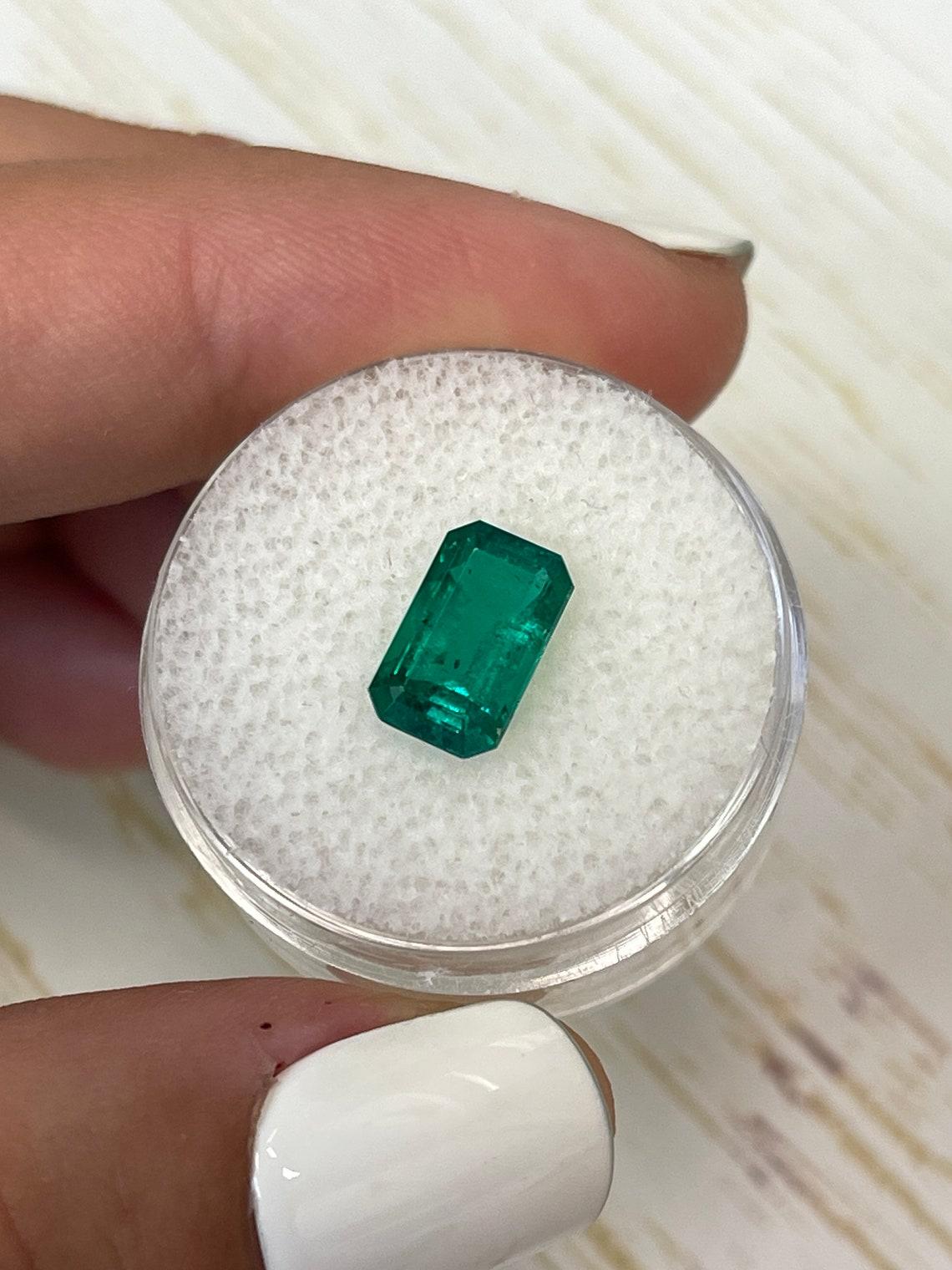 Taglio smeraldo AAA+ 1,82 Carati Muzo Green Emerald Cut Gemma di smeraldo colombiano - Pietra di nascita di maggio in vendita