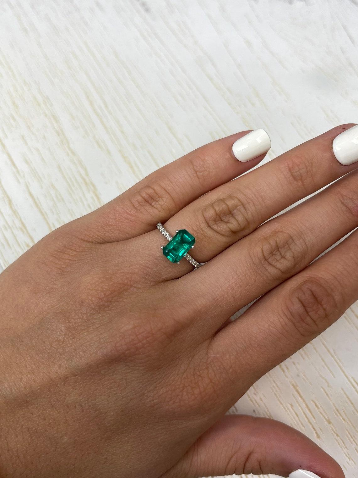 da uomo o donna AAA+ 1,82 Carati Muzo Green Emerald Cut Gemma di smeraldo colombiano - Pietra di nascita di maggio in vendita