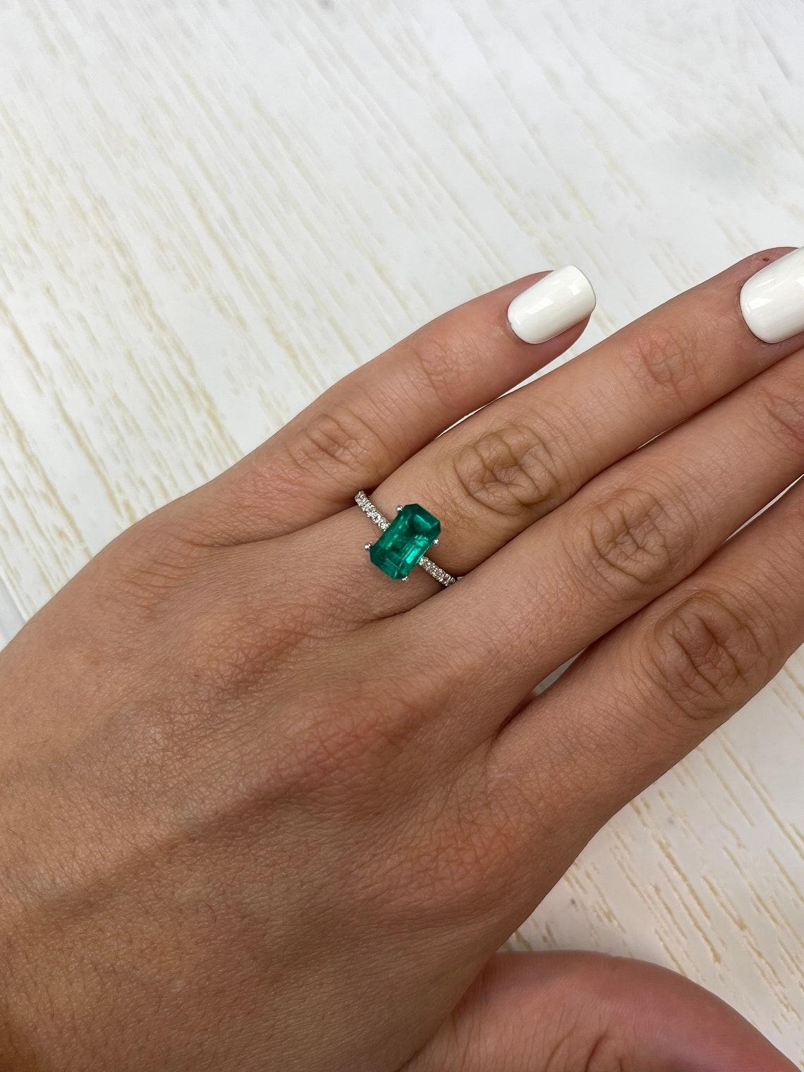 AAA+ 1,82 Carati Muzo Green Emerald Cut Gemma di smeraldo colombiano - Pietra di nascita di maggio in vendita 1