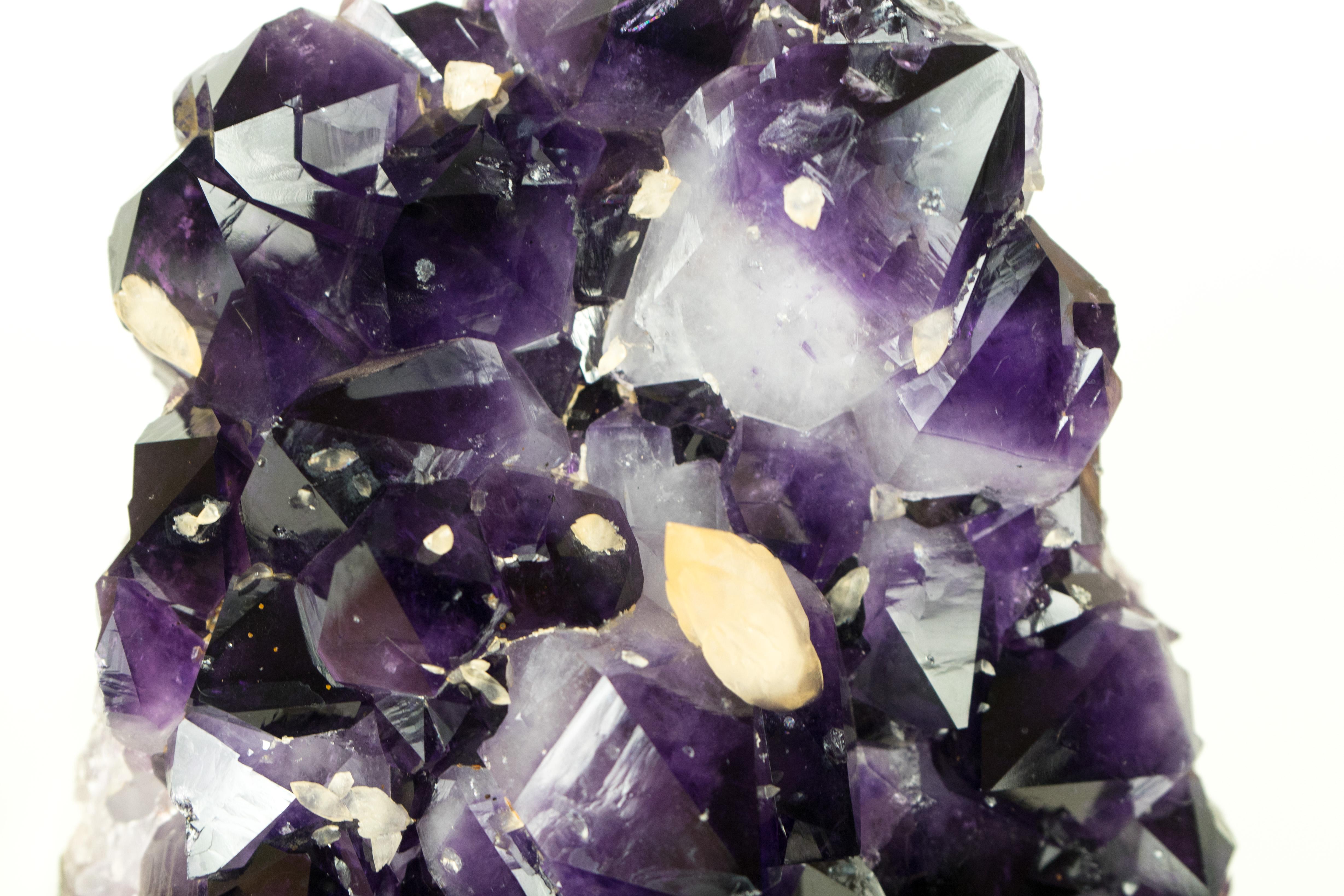 AAA Amethyst Cluster with Large Dark Purple Amethyst and Calcite Inclusions In New Condition For Sale In Ametista Do Sul, BR