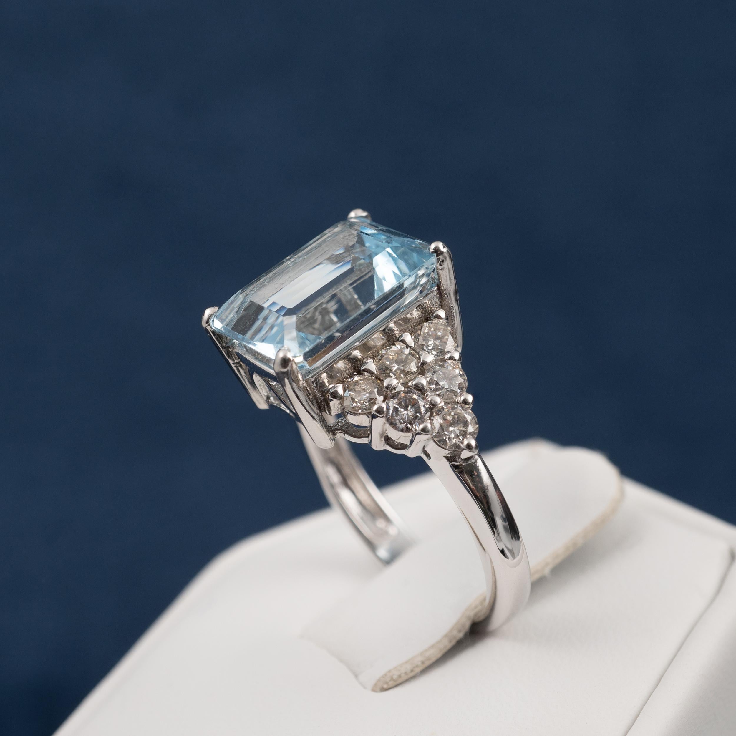 Women's or Men's IGI Certified Aquamarine Diamond Ring 18 Karat White Gold UK Hallmarks  For Sale