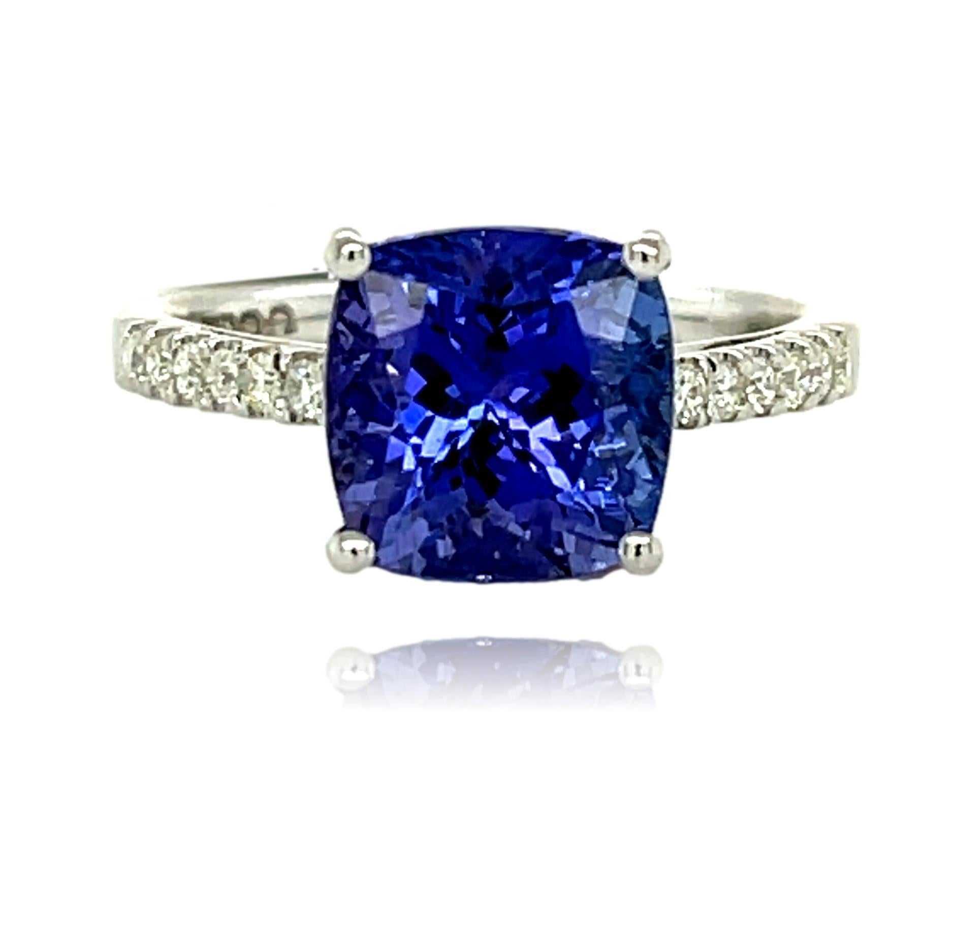 AAA Cushion Tanzanite and Diamond 18K White Gold Ring In New Condition For Sale In New York, NY