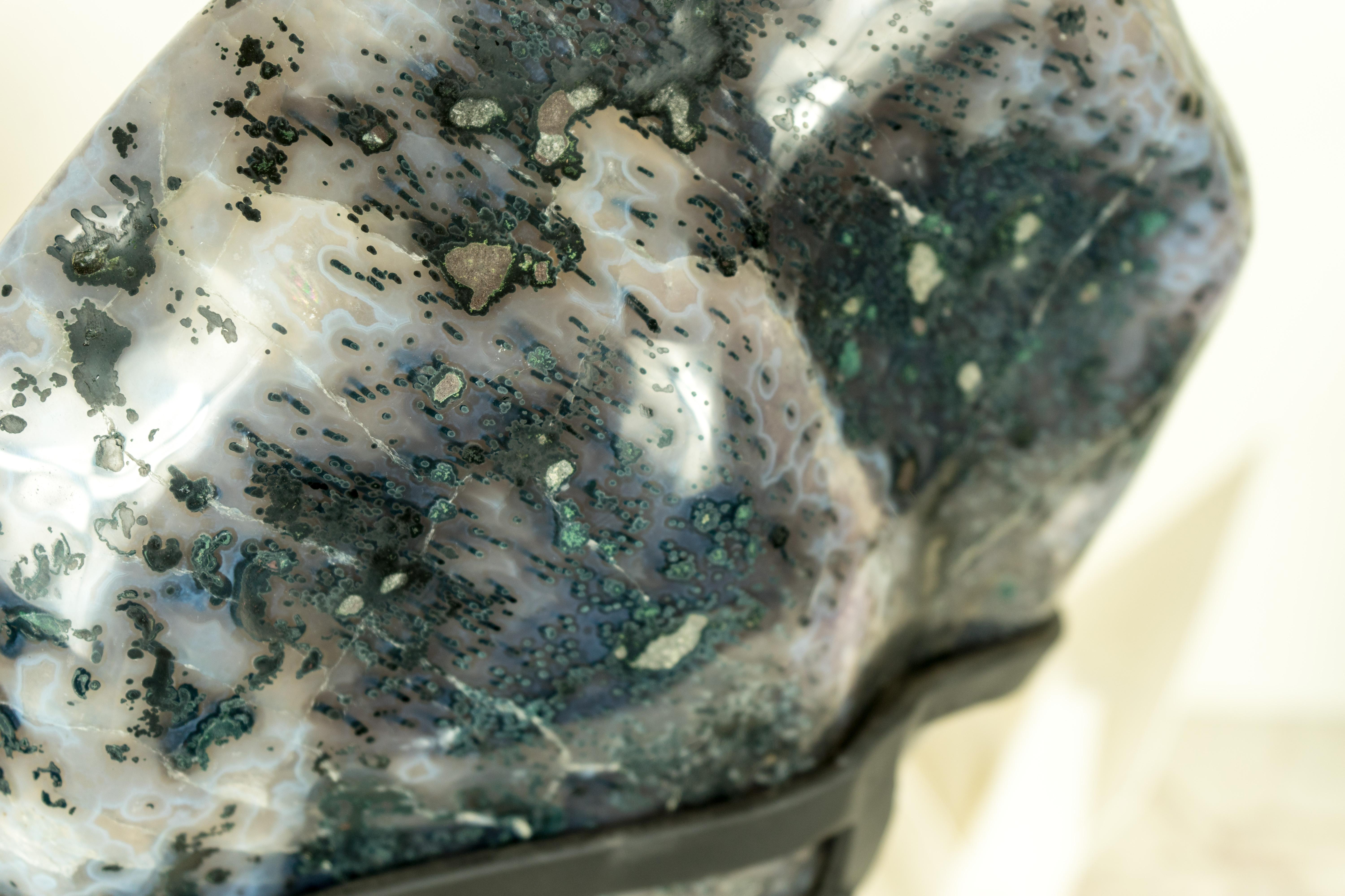 AAA Tieflila Amethyst-Geode mit poliertem Achat-Leinwand auf Ständer im Angebot 7