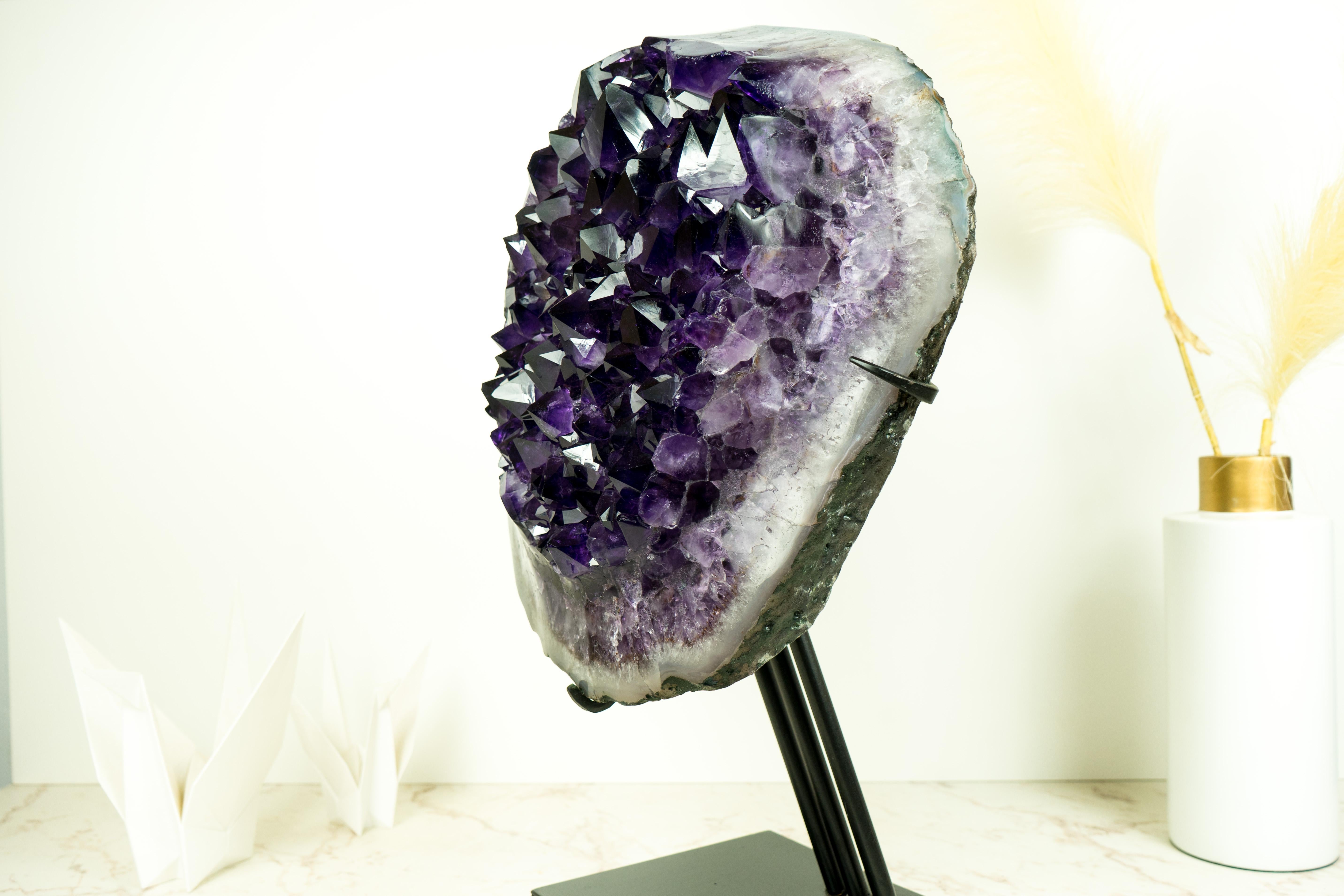 Cluster di geodi di ametista di grado AAA con druzy di colore ametista siberiano, dichiarazione in vendita 2