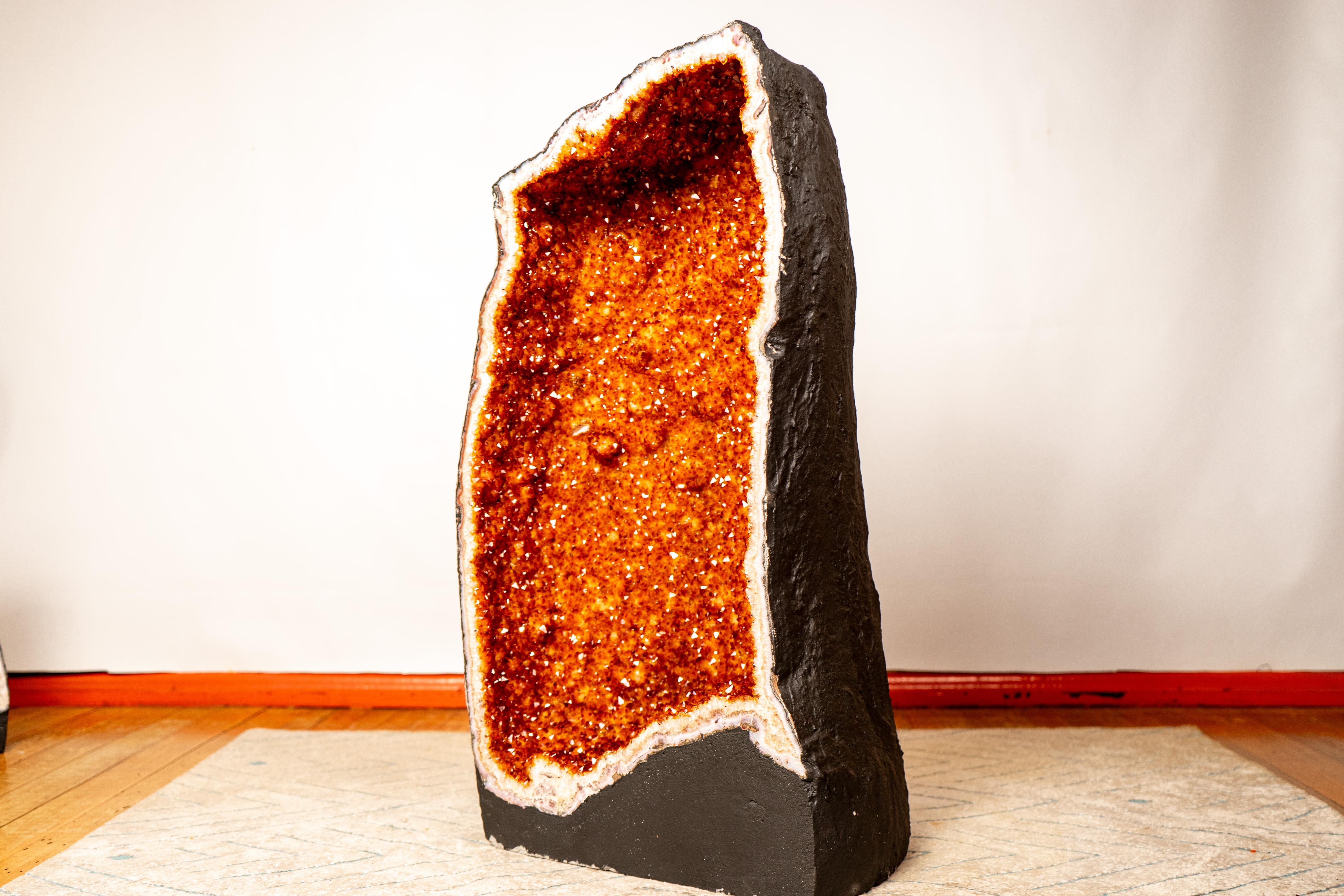 Géode de citrine de Madère de qualité AAA : La citrine la plus rare dans une géode à l'esthétique parfaite

▫️ Description

Comme on dit au Brésil, 