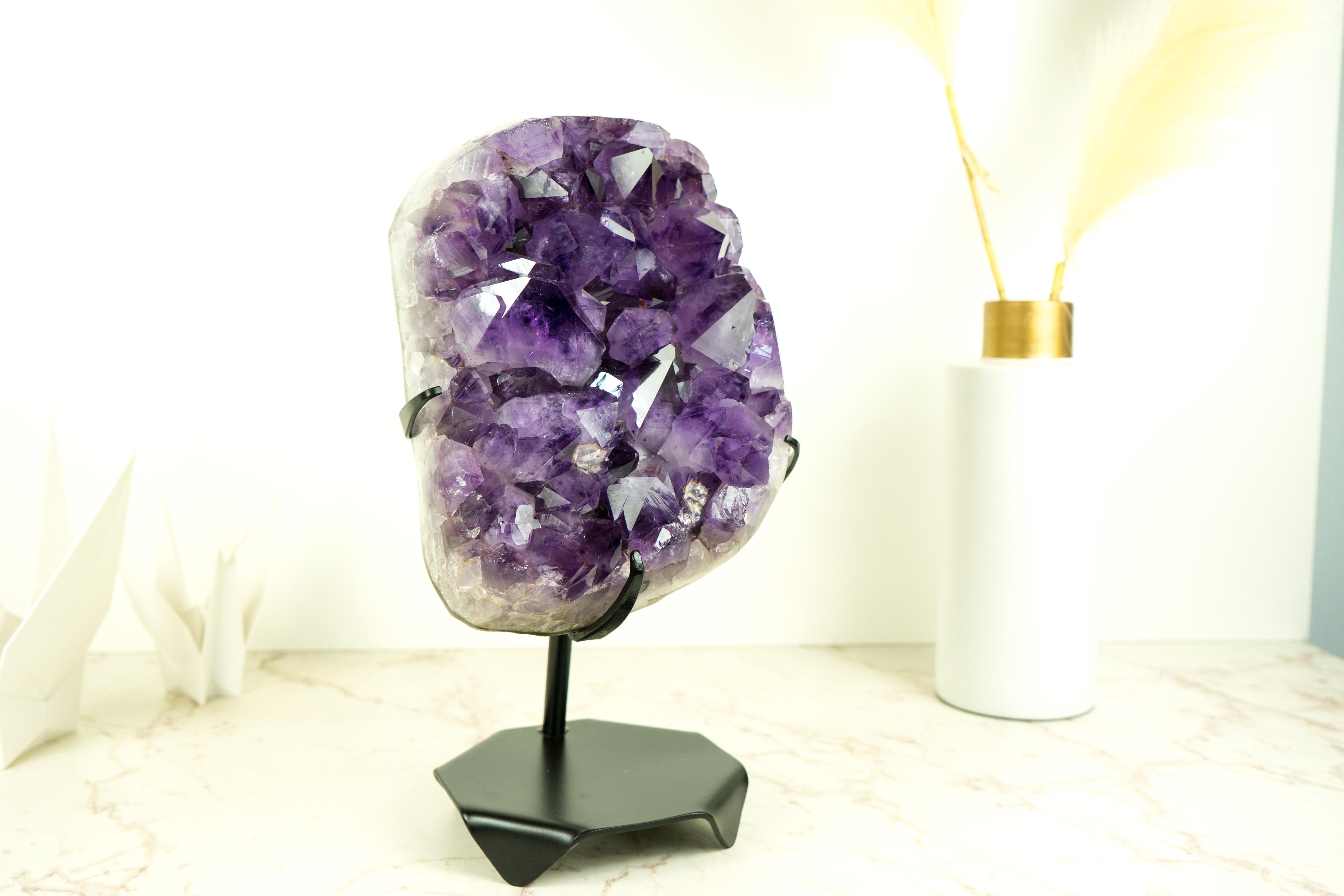 Racimo de Amatista Púrpura Profunda de Grado AAA con Grandes Puntas de Druzy, Cristal Decorativo Siglo XXI y contemporáneo en venta