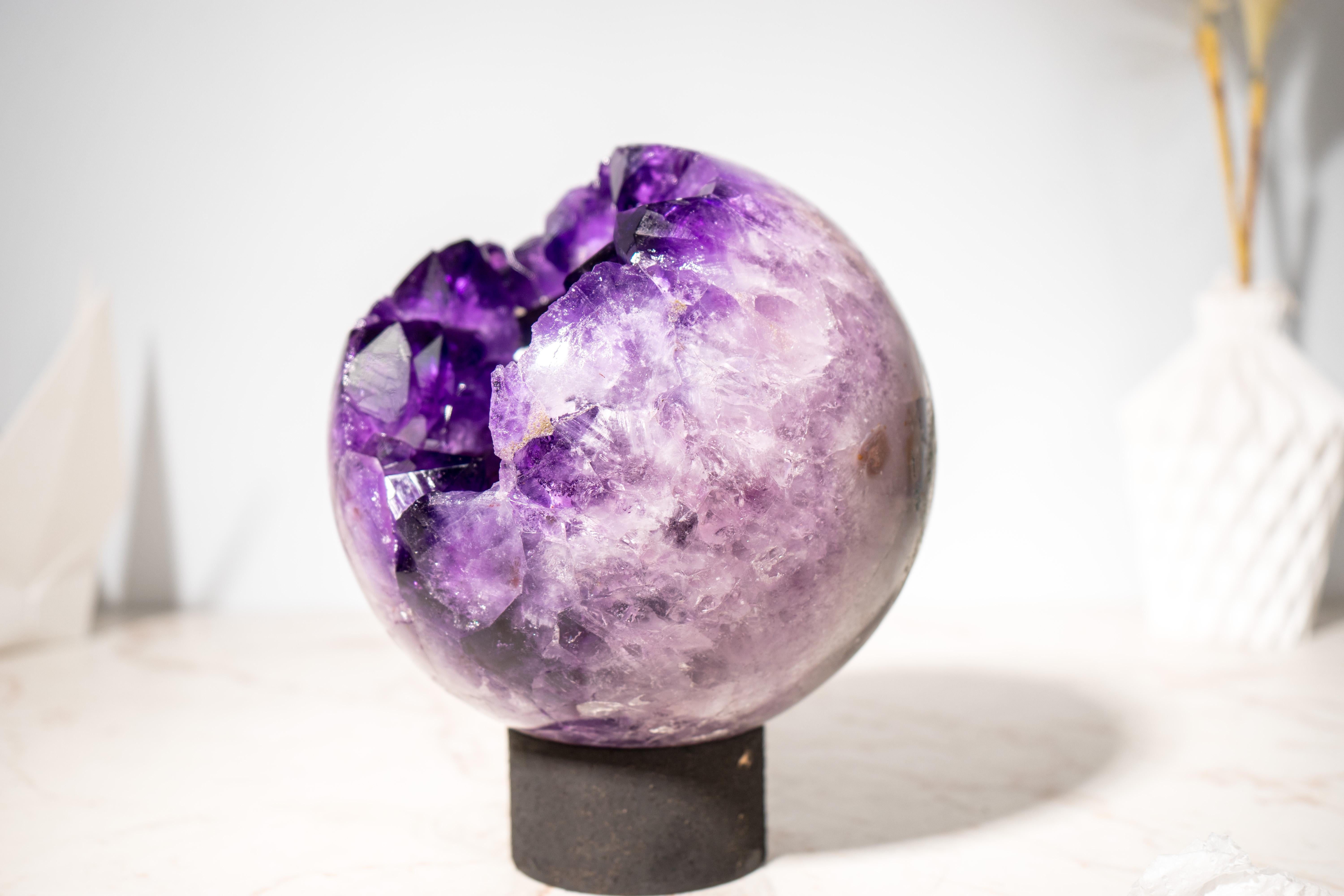 Esfera escultórica de amatista púrpura, grado AAA, 20 cm Brasileño en venta