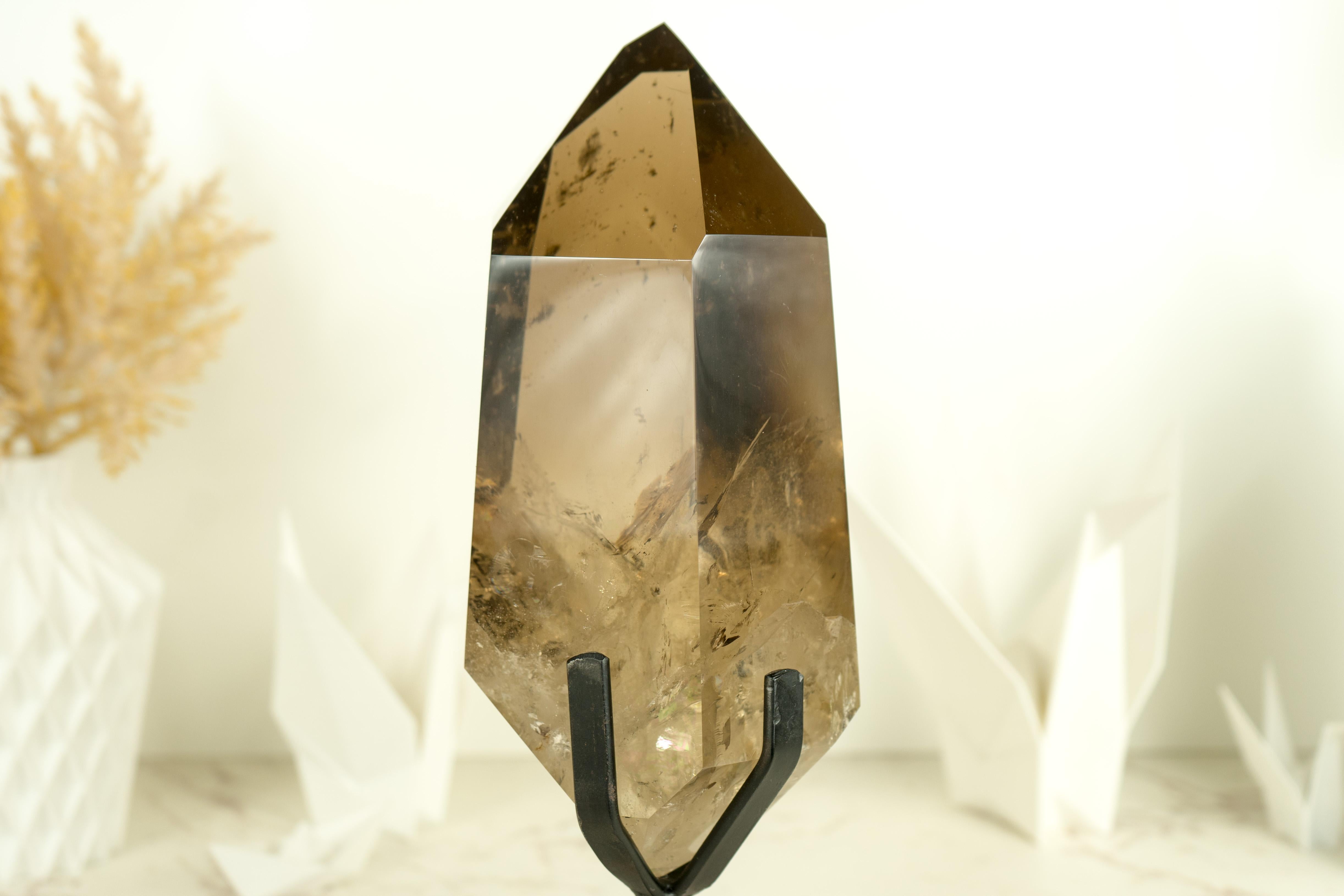 AAA Grade Large Smoky Quartz Obelisk Generator with Light Citrinated Smoky Color In Excellent Condition For Sale In Ametista Do Sul, BR