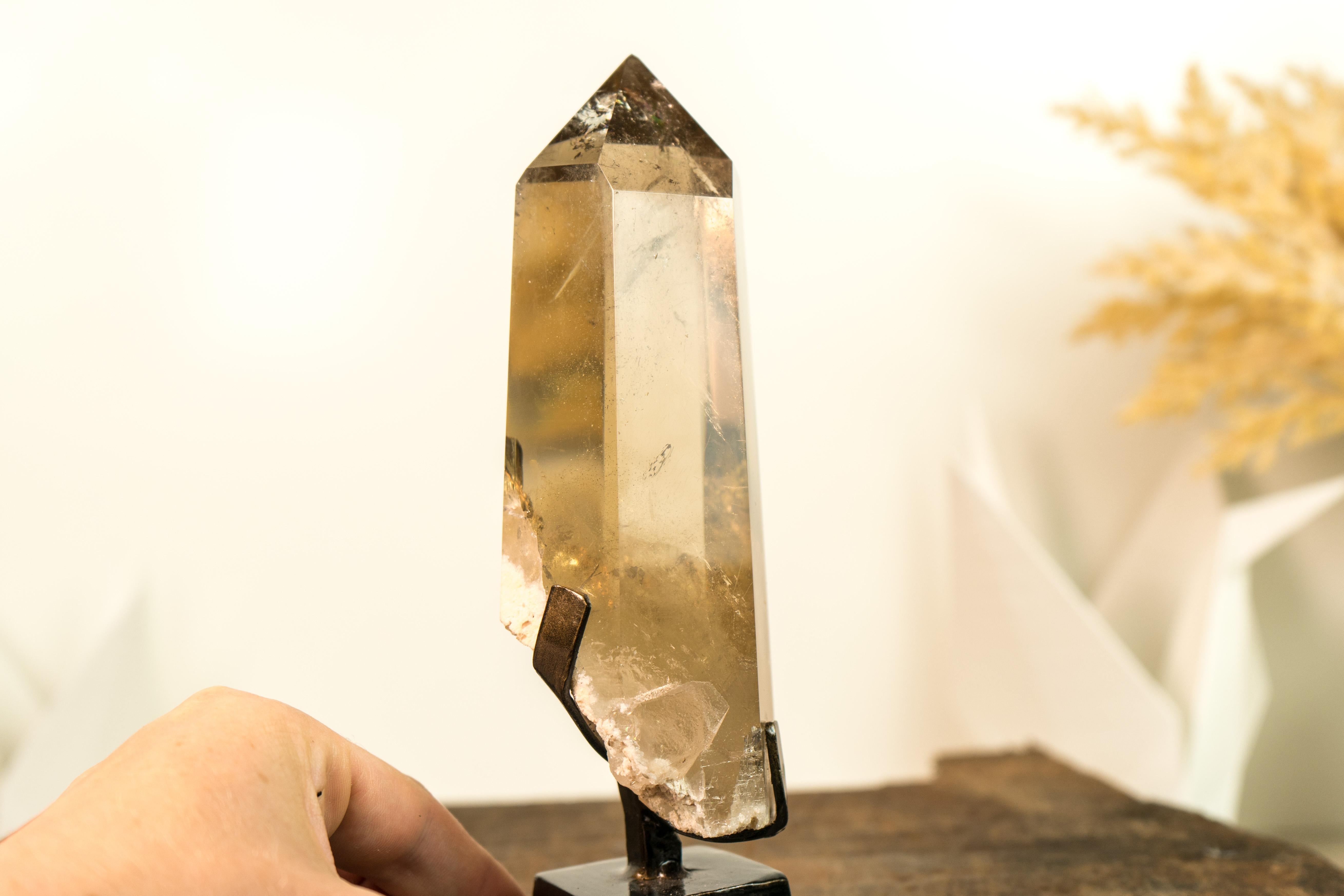 Torre de Citrino Naranja con Miel Cruda Real AAA sobre Soporte: Cuarzo Transparente y Estética de Clase Mundial

▫️ Descripción

Espectacular en muchos sentidos, esta auténtica torre de Citrino natural en bruto es la flor y nata de la belleza y