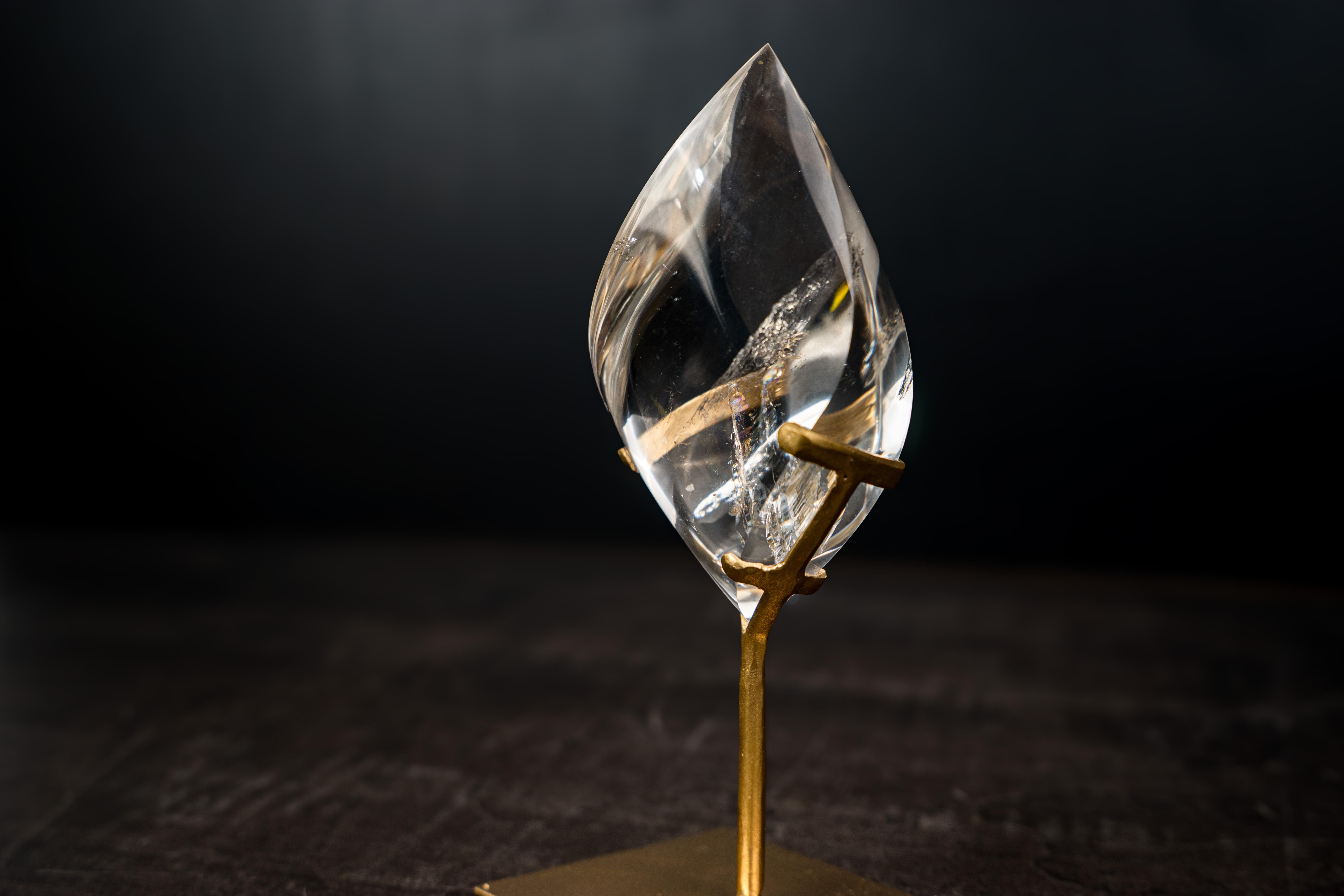 AAA-Grade Water-Clear Quartz Flame Sculpture In New Condition For Sale In Ametista Do Sul, BR