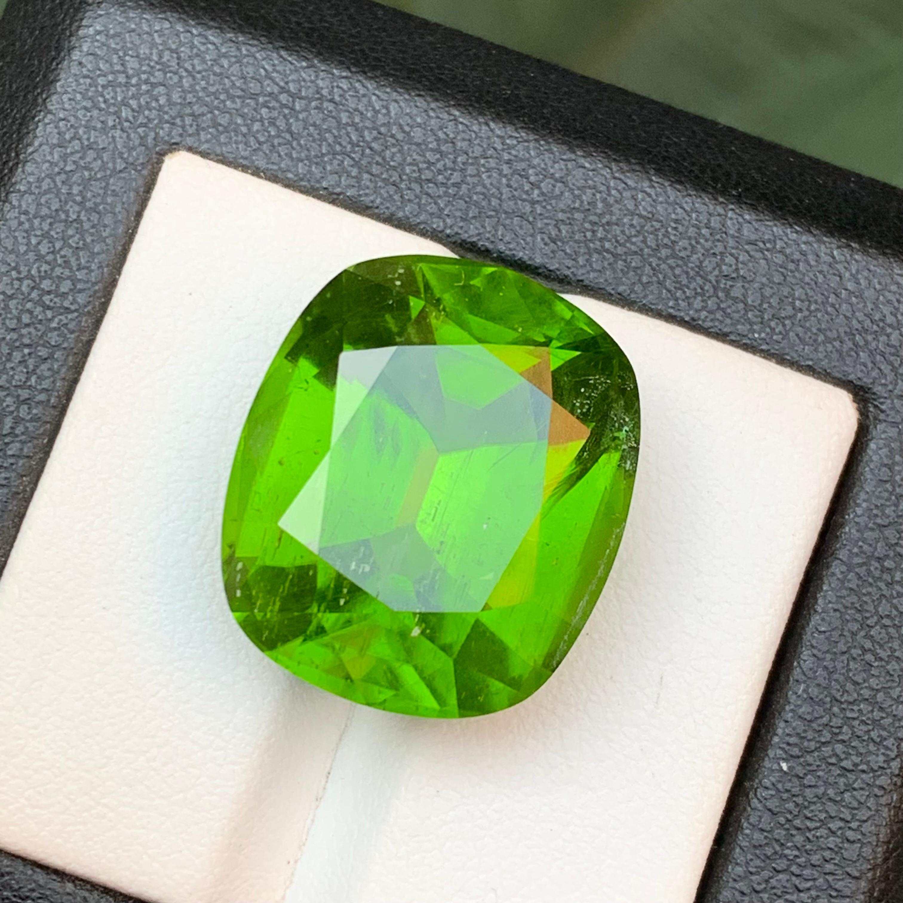 AAA Green Natural Peridot Necklace Pendant Loose Gemstone 33.35 Ct Cushion Cut For Sale 7