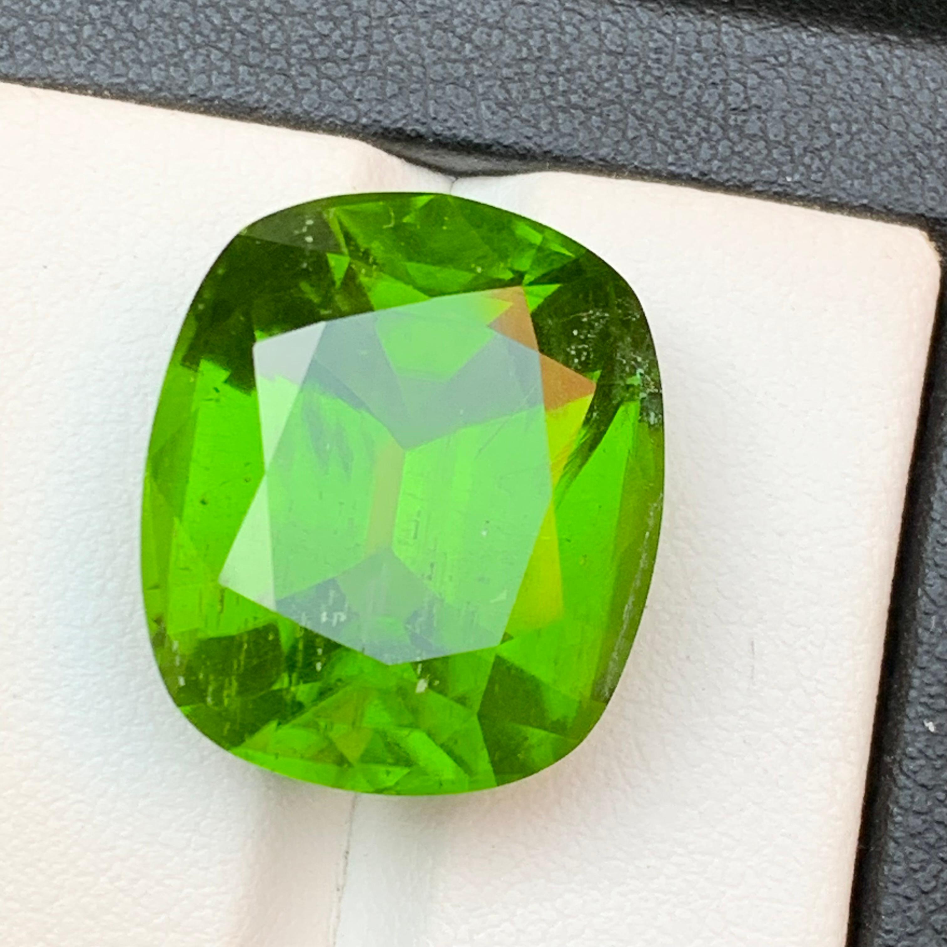AAA Green Natural Peridot Necklace Pendant Loose Gemstone 33.35 Ct Cushion Cut For Sale 8
