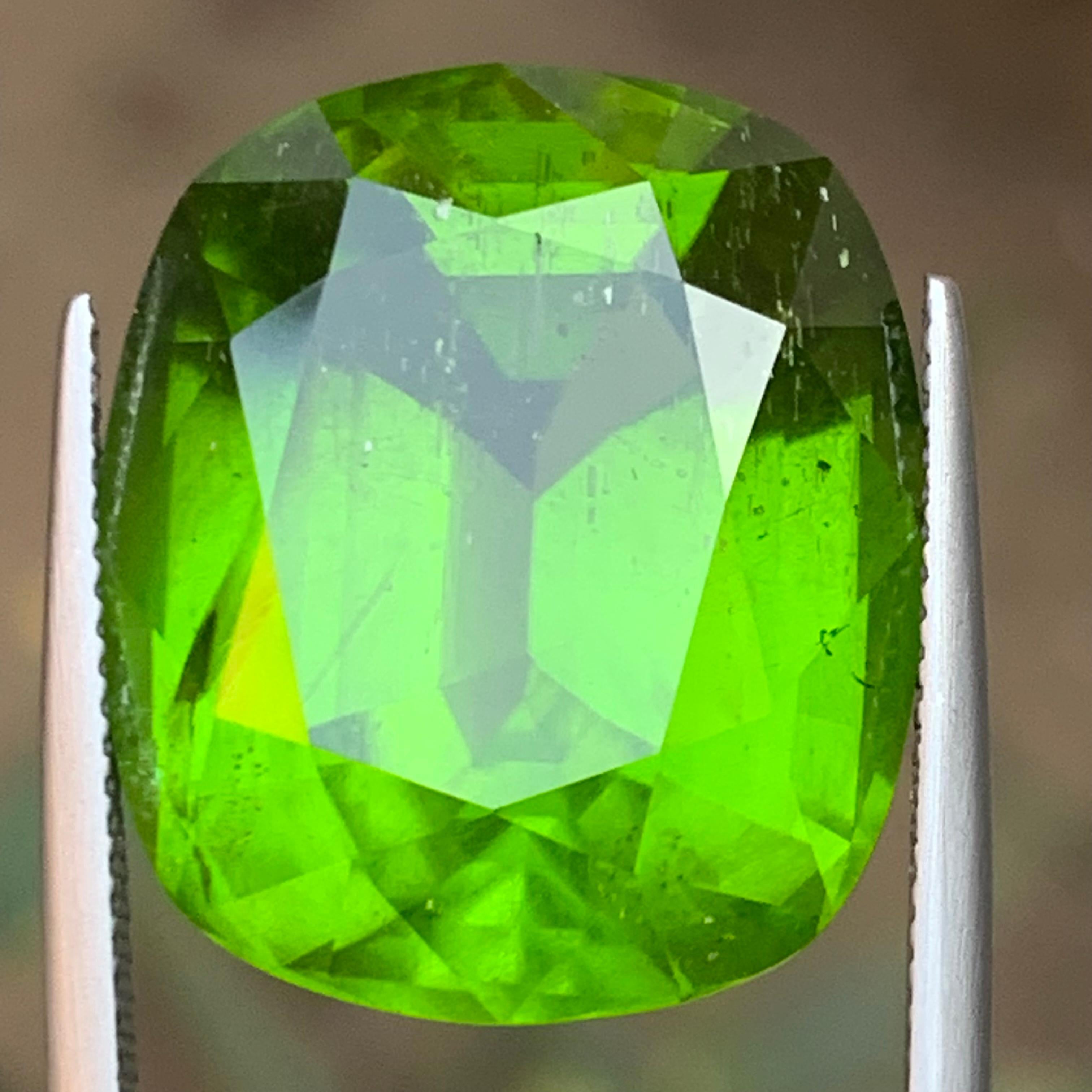 AAA Green Natural Peridot Necklace Pendant Loose Gemstone 33.35 Ct Cushion Cut For Sale 3