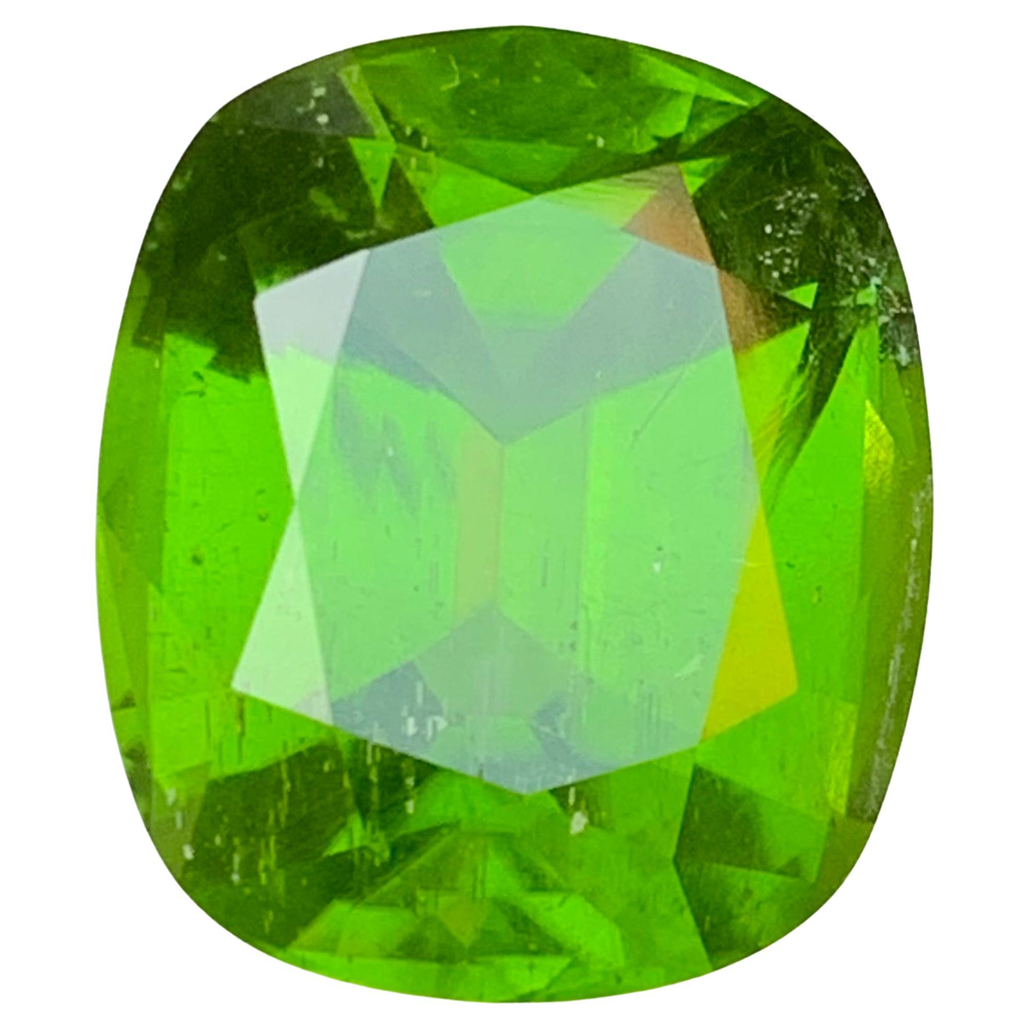 Collar de Peridoto Natural Verde AAA Colgante Gema Suelta 33.35 Ct Corte Cojín