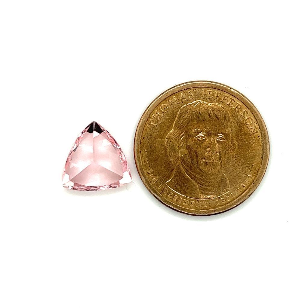 AAA Natürlicher rosa Morganit Trillionenförmiger 6,42 Karat Auge Klare Reinheit Loser Stein (Trillionschliff) im Angebot