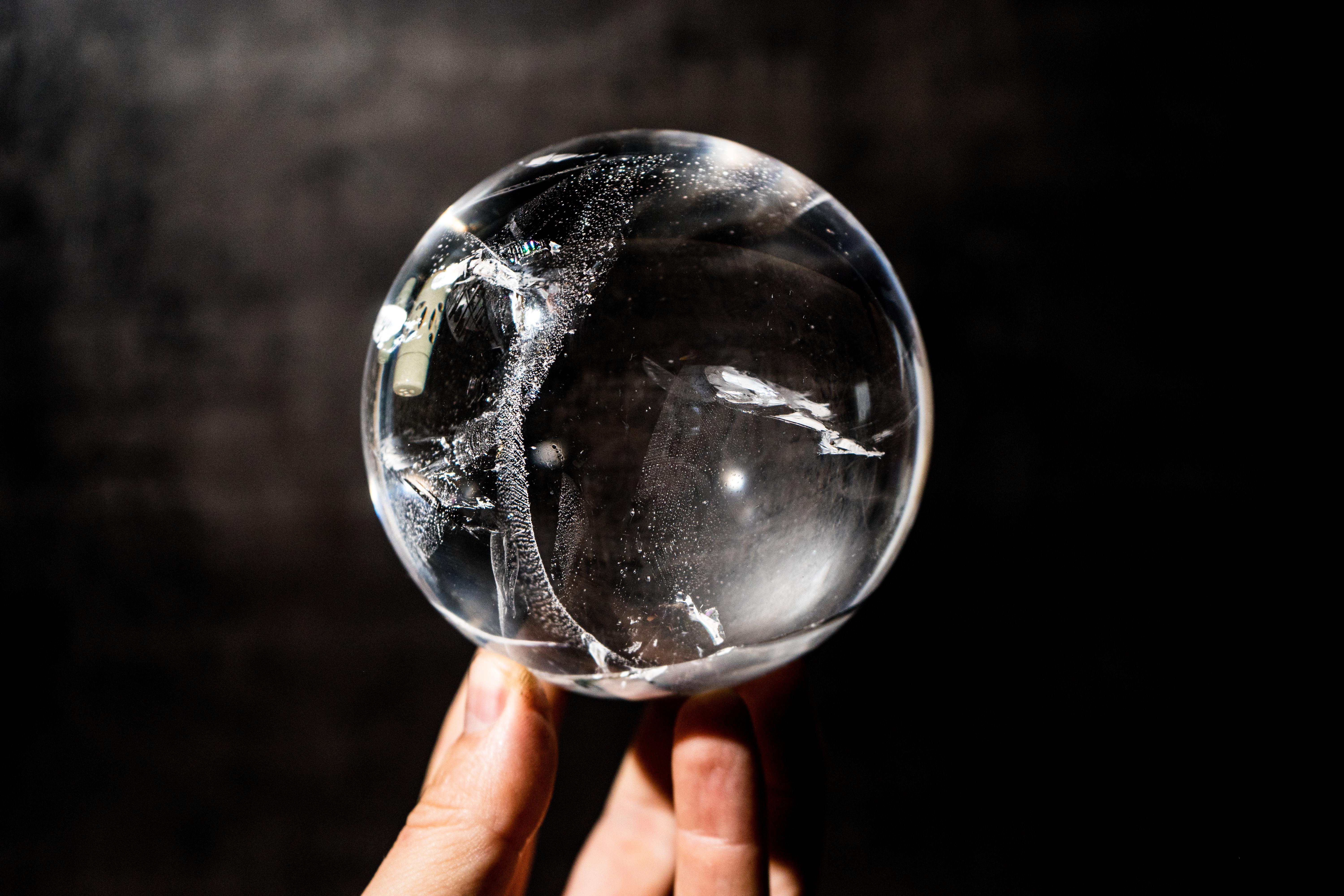 AAA Sfera di quarzo chiaro ad acqua naturale in vendita 3