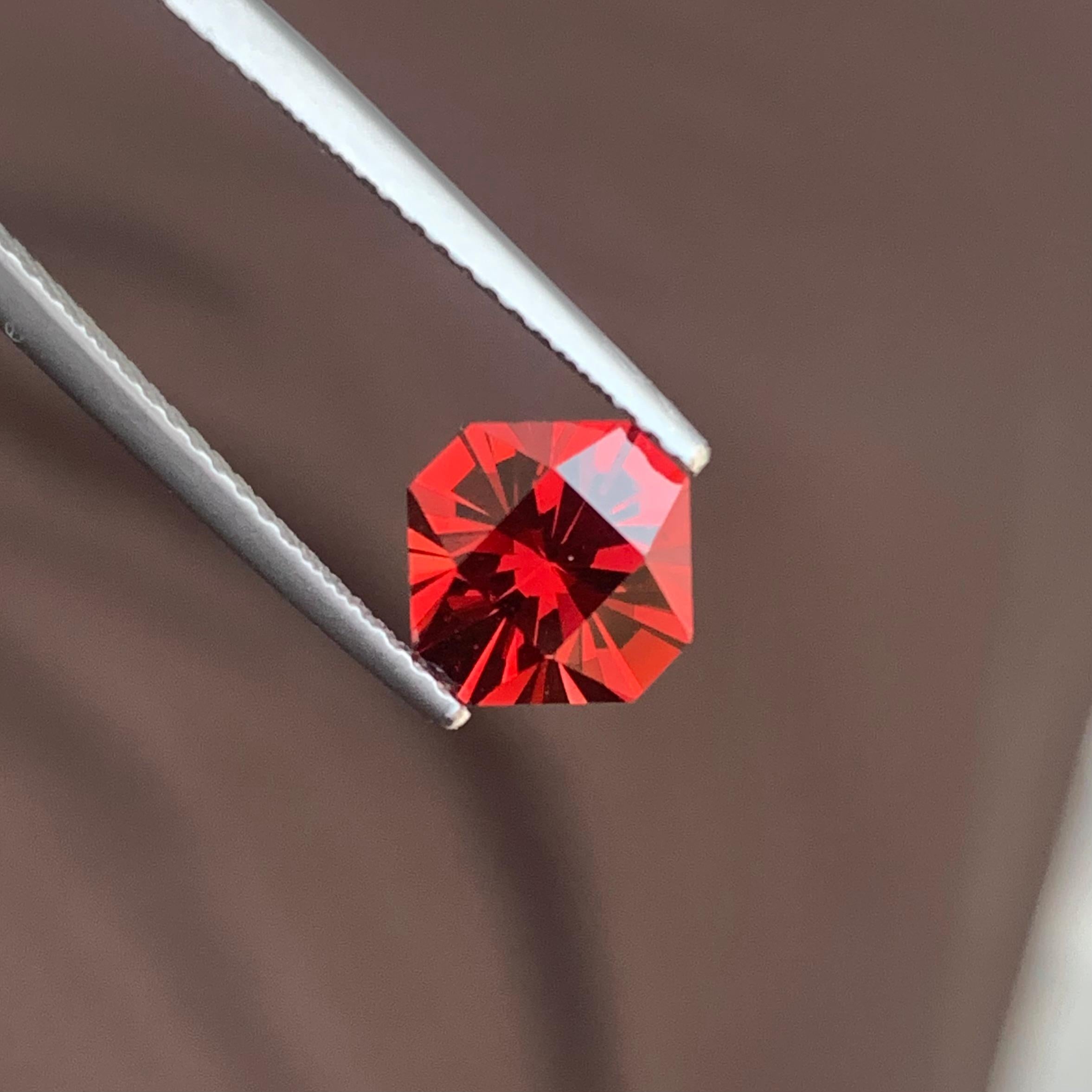 AAA Quality 2.45 Carat Faceted Pomegranate Red Rhodolite Garnet Gemstone For Sale 1