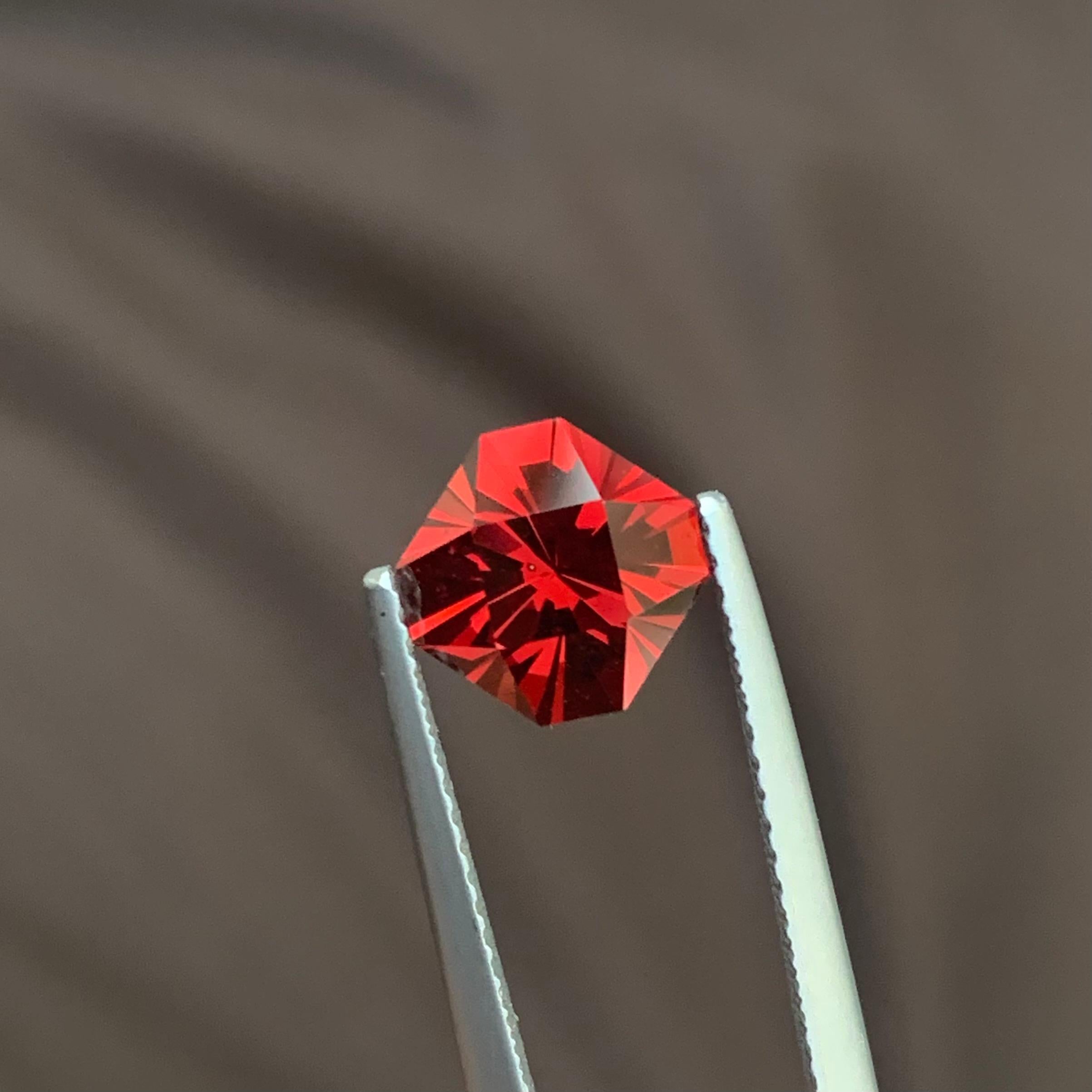 Taille princesse Pierre précieuse grenat rhodolite rouge grenat grenade facettée de 2,45 carats de qualité AAA en vente