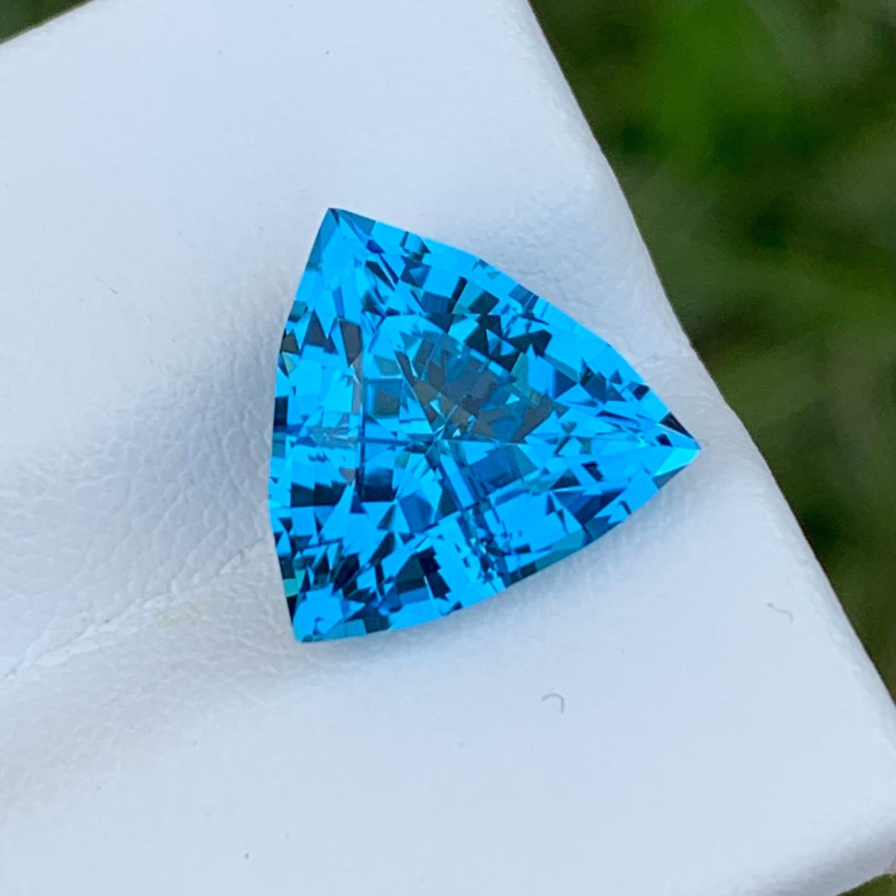 AAA Quality 7.20 Carat Loose Electric Blue Topaz Trillion Cut from Brazil For Sale 5