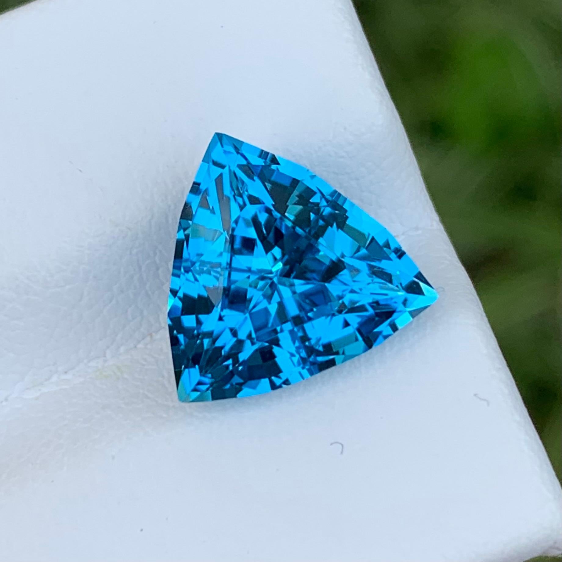 AAA Quality 7.20 Carat Loose Electric Blue Topaz Trillion Cut from Brazil For Sale 8