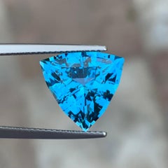 AAA Qualität 7,20 Karat loser elektrischer blauer Topas im Trillionenschliff aus Brasilien