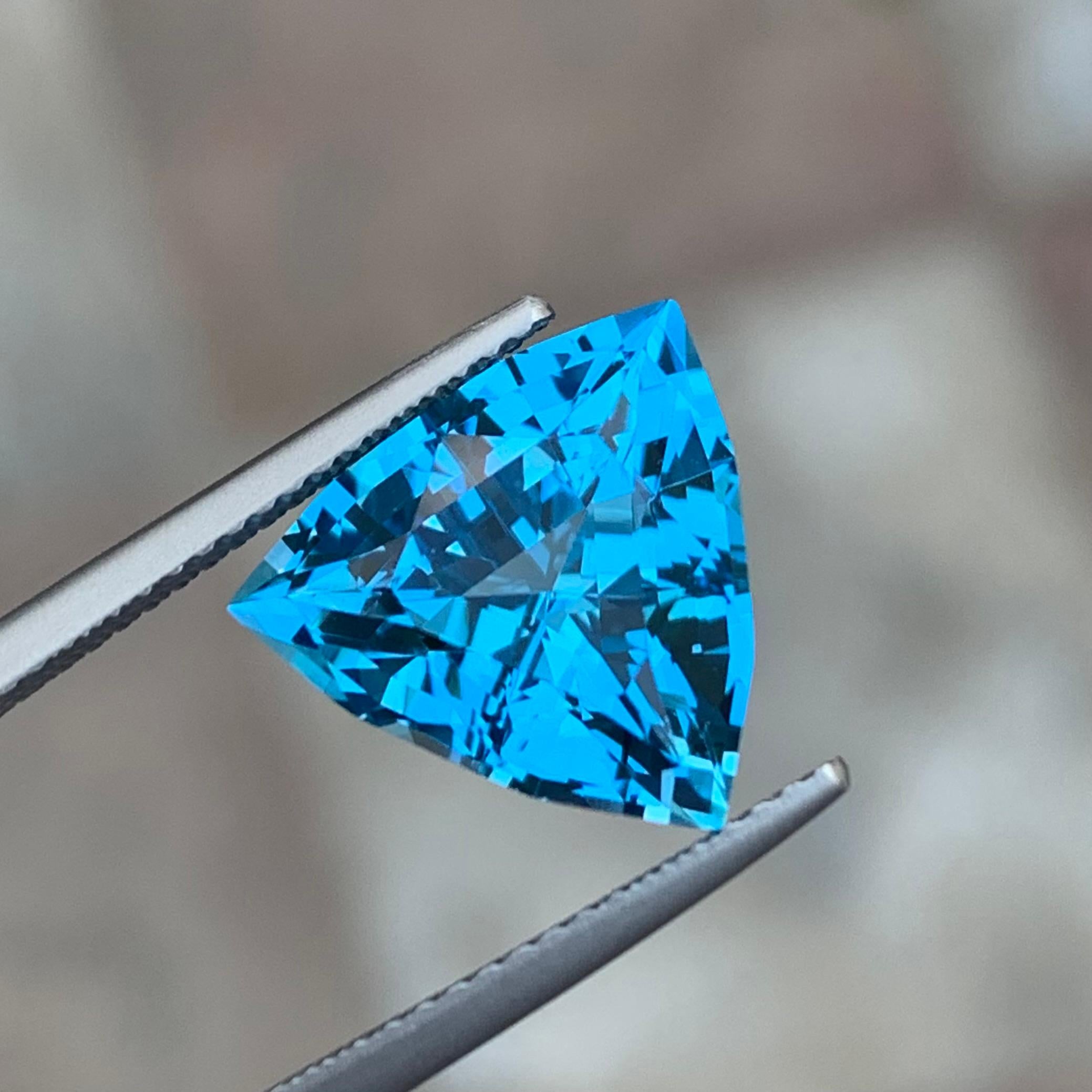 AAA Qualität 7,20 Karat loser elektrischer blauer Topas im Trillionenschliff aus Brasilien (Arts and Crafts) im Angebot