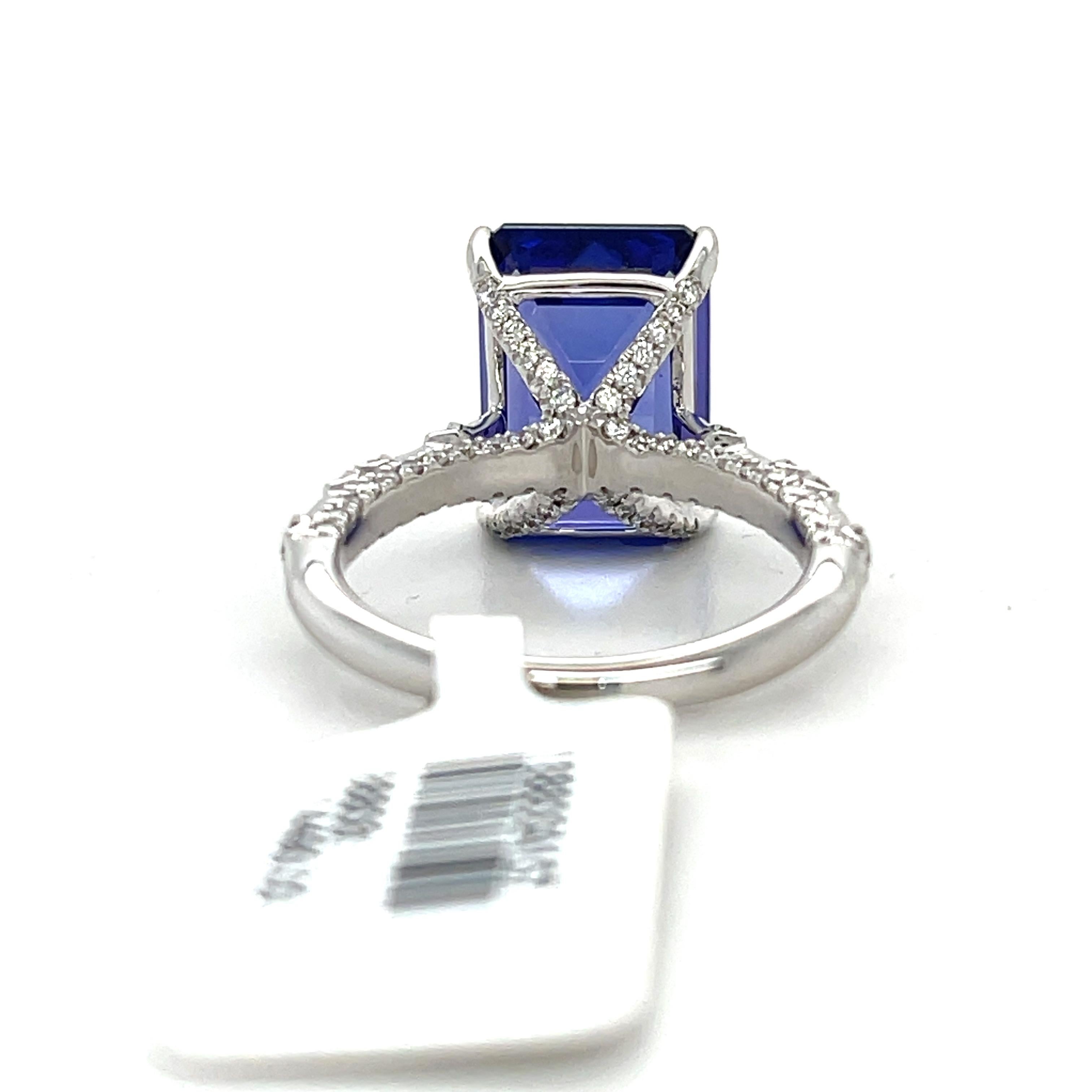 Emerald Cut AAA Quality Emerald cut Tanzanite and Diamond 18K White Gold Ring For Sale