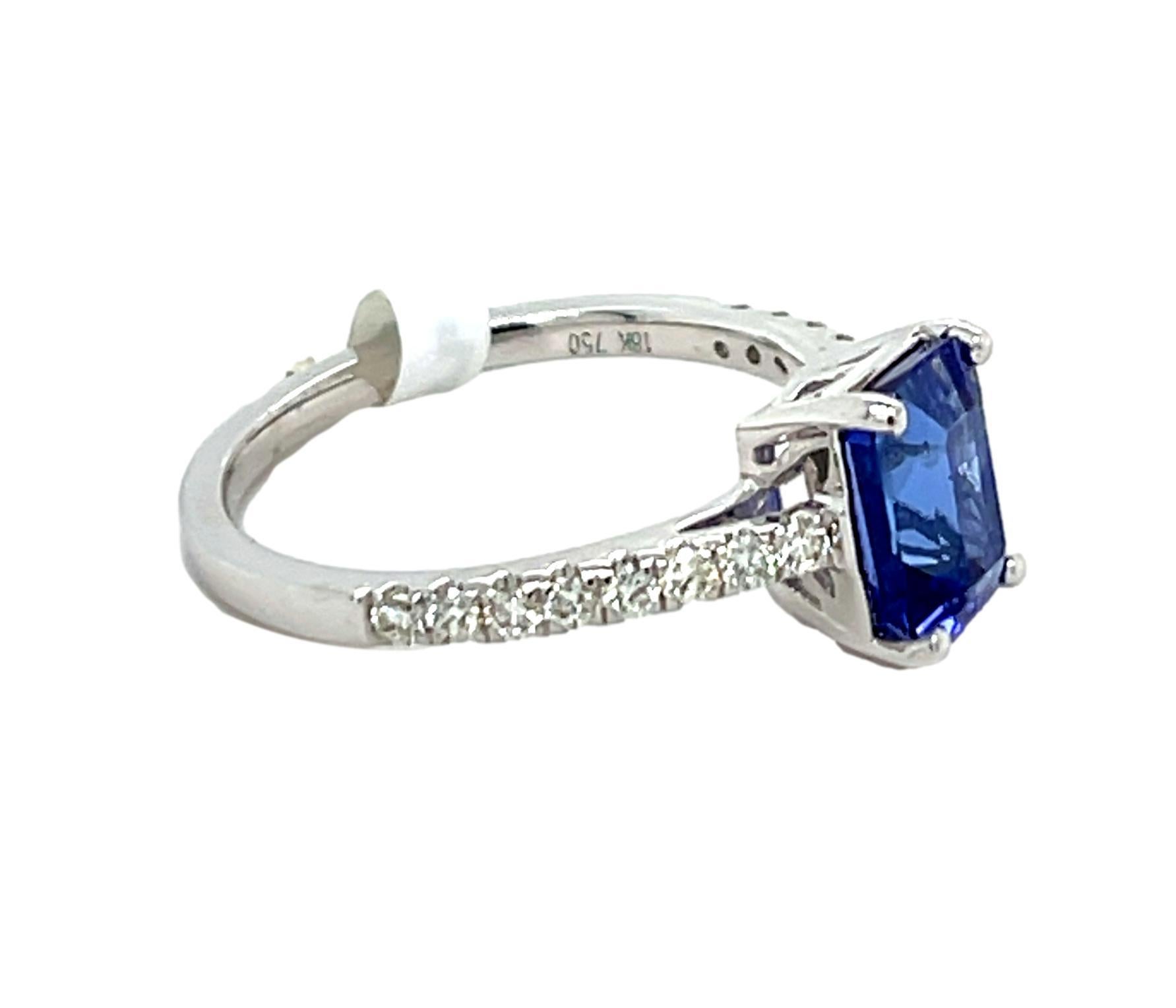 AAA-Qualität Smaragdschliff Tansanit und Diamant 18K Weißgold Ring im Angebot 1