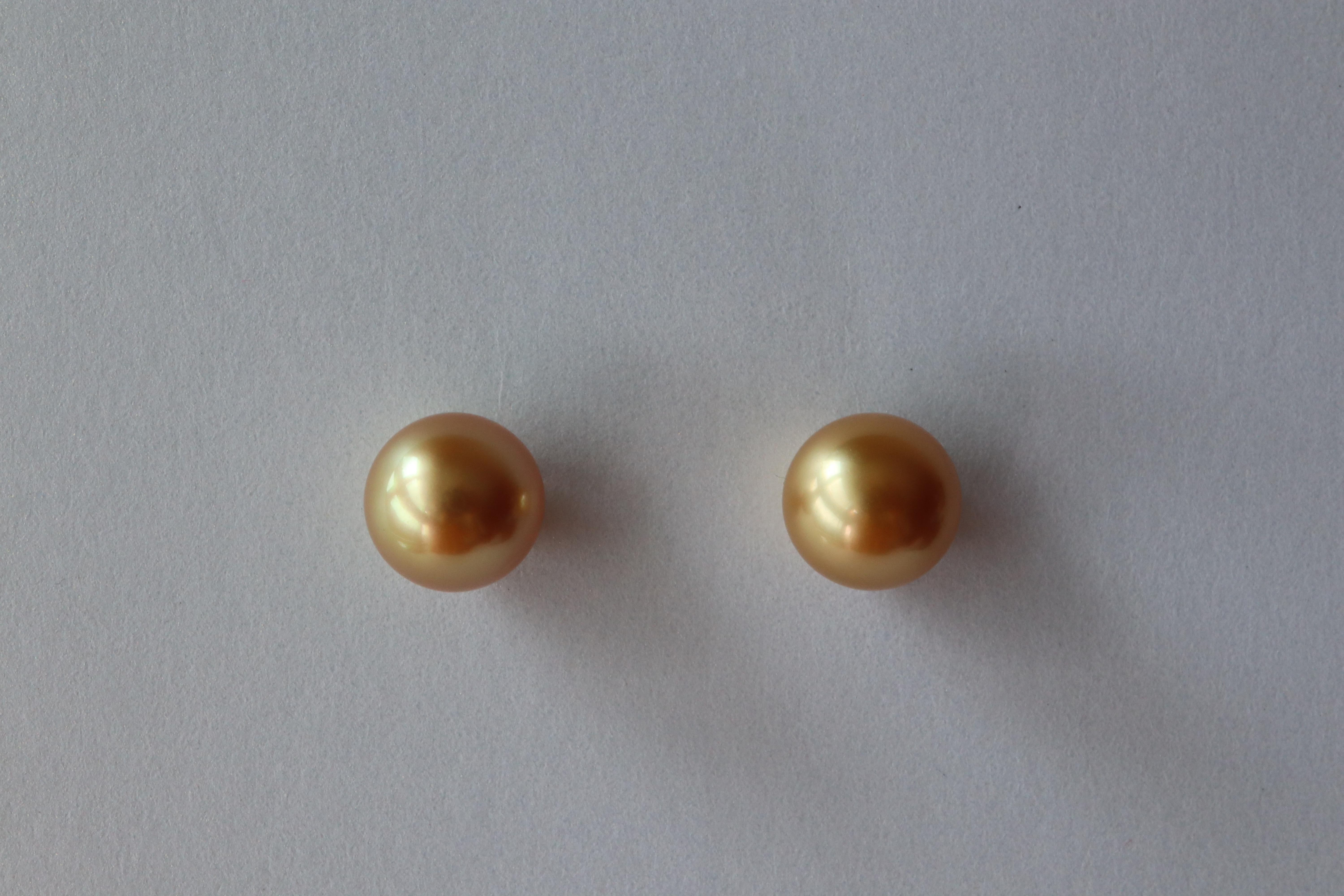 AAA quality Rare Intense Gold Cultured South Sea Pearl Earring  In New Condition In Singapore, SG