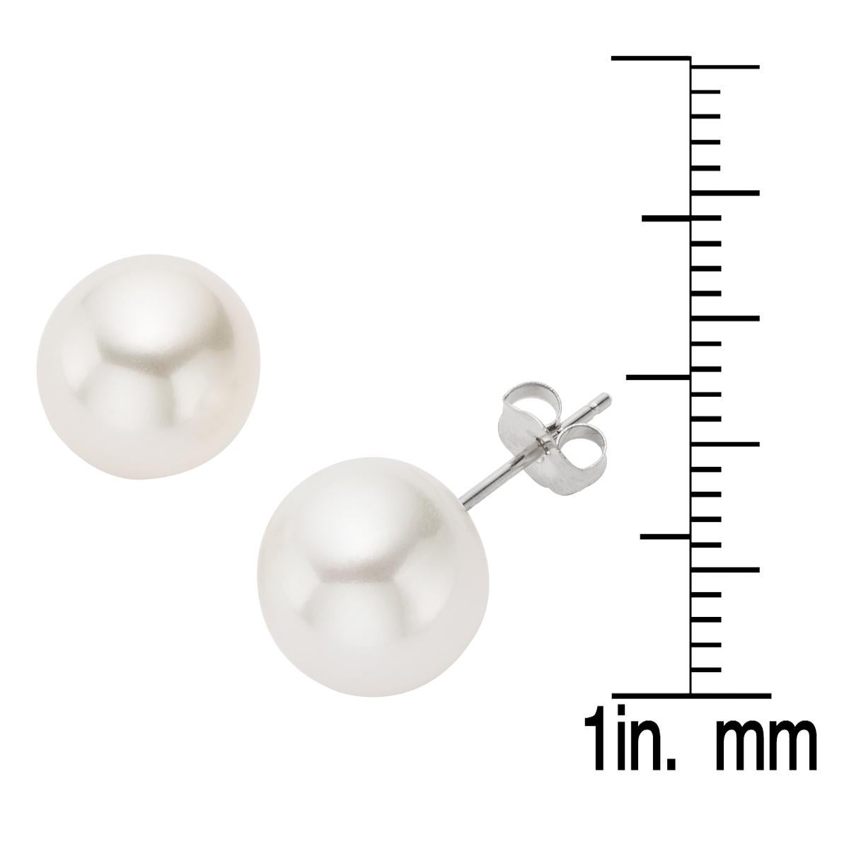 Simplicity and understated elegance have never made such a perfect combination. A beautiful pair of South Sea stud pearls set on 14K white gold backings. The pearl earrings have a 'Very High' grade luster.
Pearl Type: South Sea Cultured
Pearl