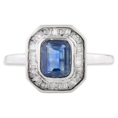 Anello di fidanzamento Art Deco con zaffiro di qualità AAA e diamanti in oro bianco 18 carati