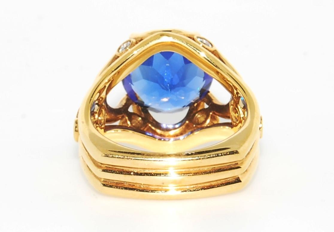 Modern AAA Quality Very Fine Tanzanite in 18 Karat Yellow Gold with Diamonds Accents For Sale