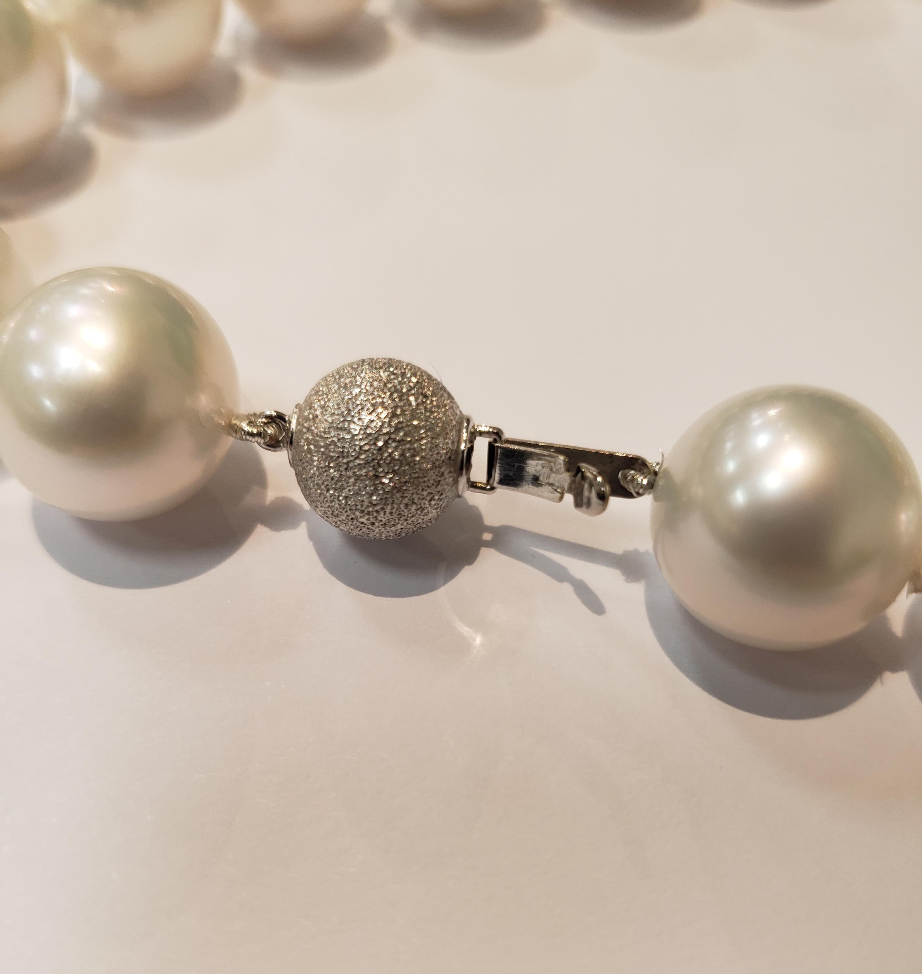 AAA Quality White South Sea Pearl Necklace with White Gold Clasp In New Condition For Sale In Red Bank, NJ