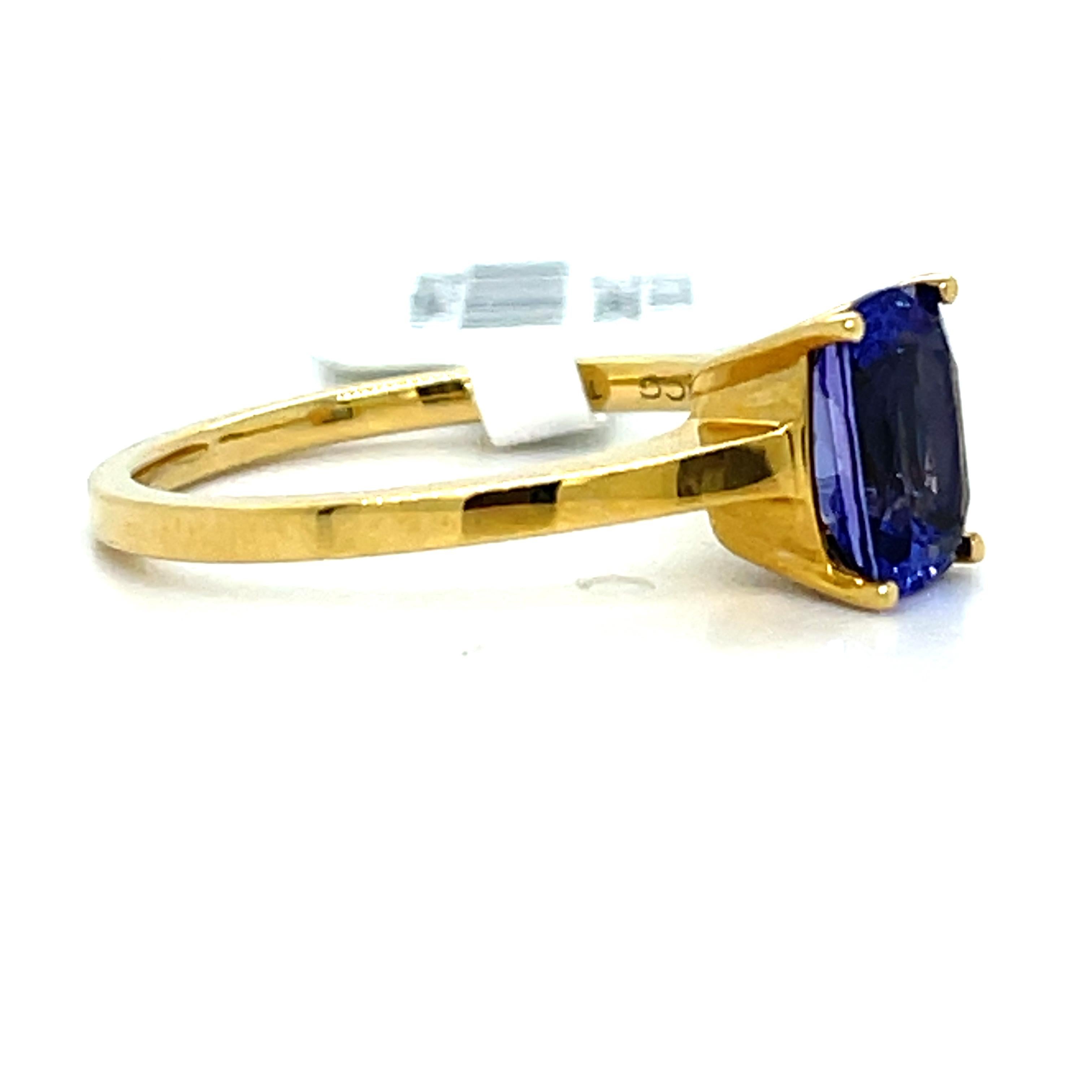 AAA Tansanit-Ring mit Kissenschliff aus 18 Karat Gelbgold im Zustand „Neu“ im Angebot in New York, NY