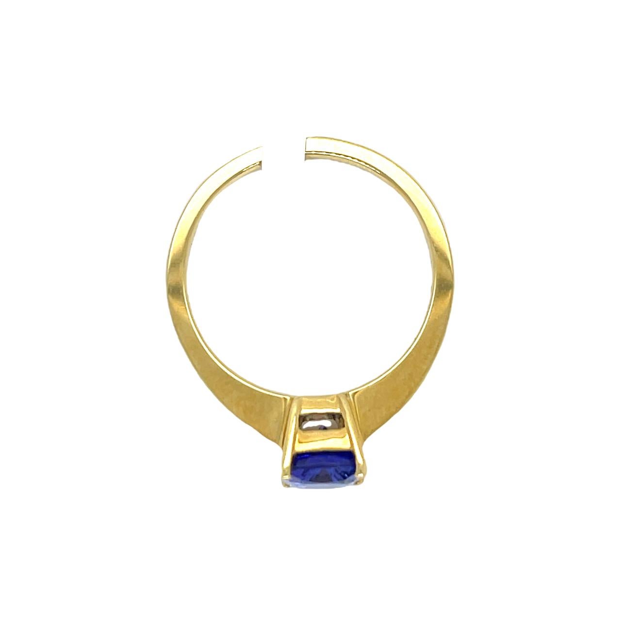 AAA Tanzanite Cushion Cut Ring in 18K Yellow Gold In New Condition For Sale In New York, NY