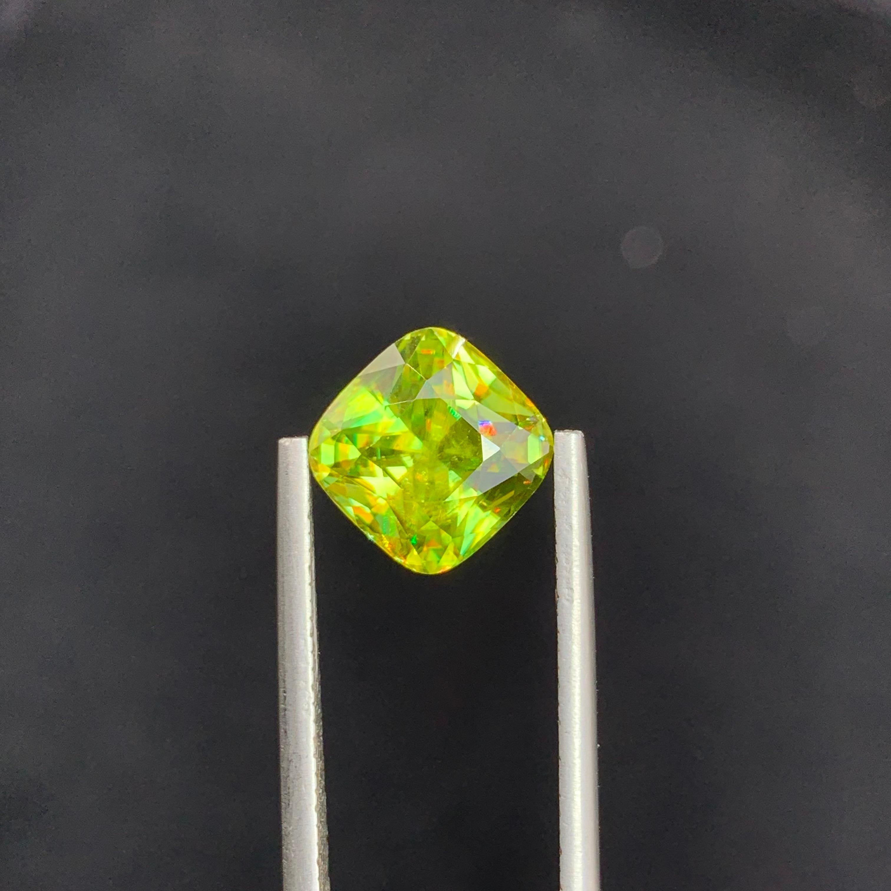 Arts and Crafts AAA Top Quality 4.00 Carat Natural Loose Fire Sphene Titanite Gem For Ring  For Sale