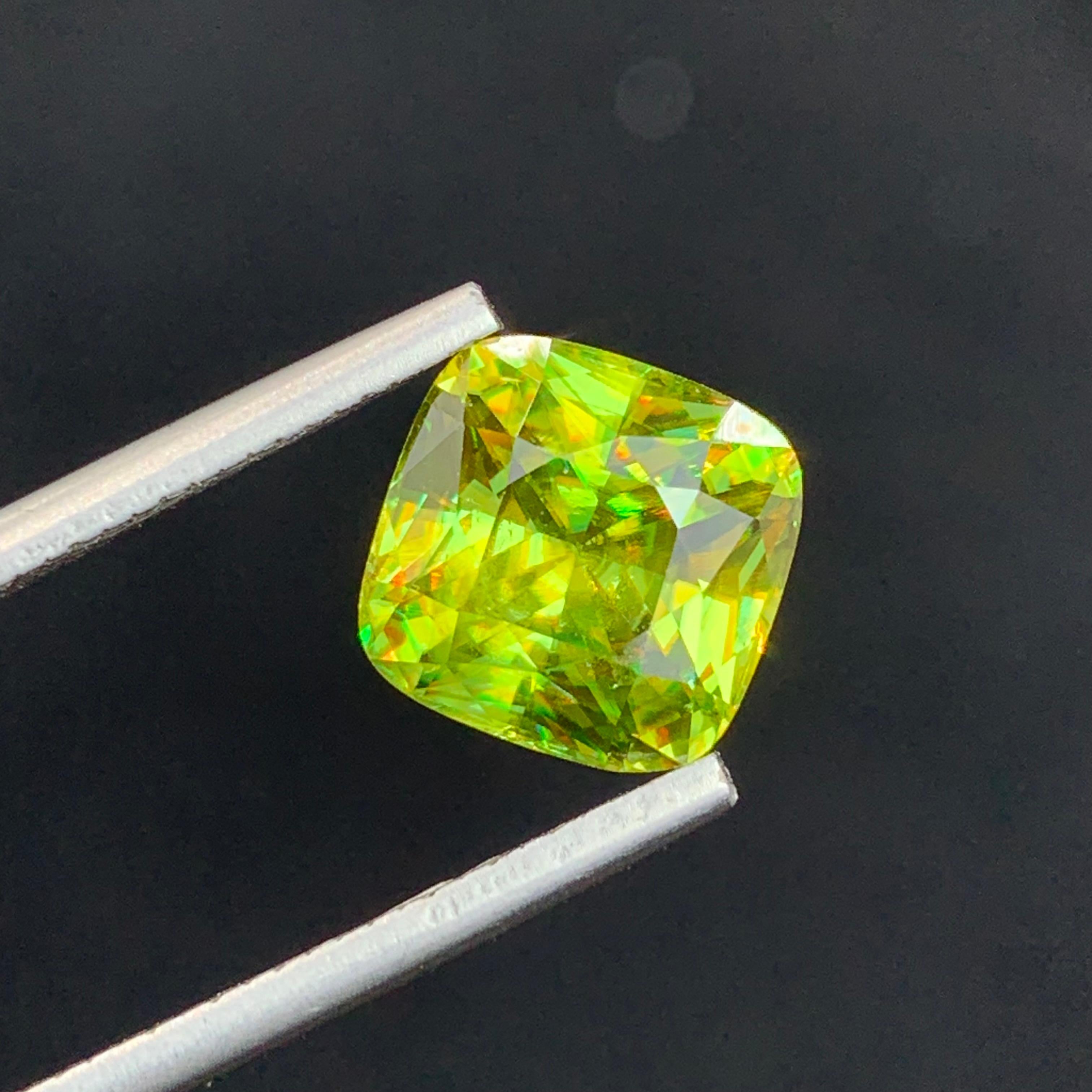 AAA Top Quality 4.00 Carat Natural Loose Fire Sphene Titanite Gem For Ring  For Sale 1
