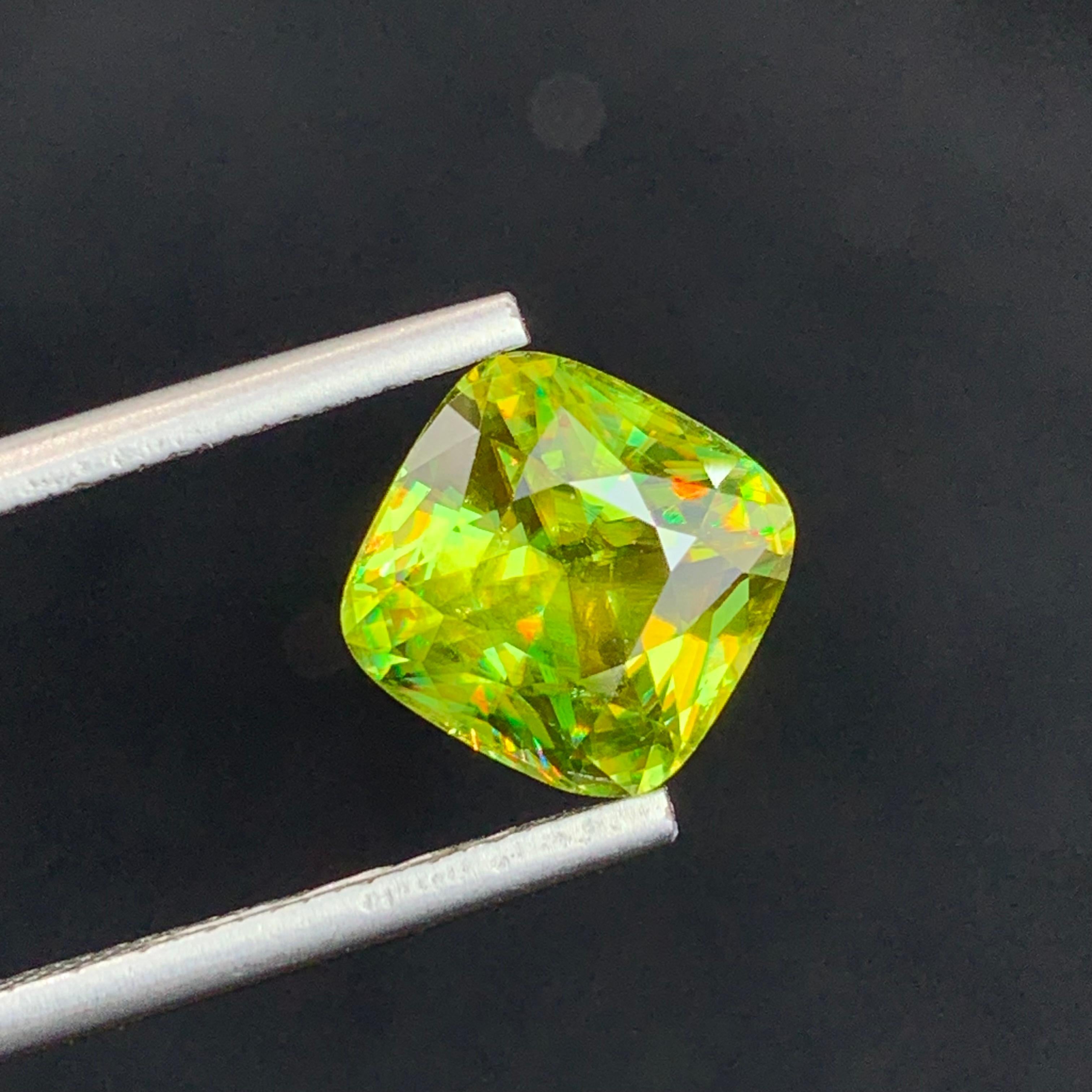 AAA Top Quality 4.00 Carat Natural Loose Fire Sphene Titanite Gem For Ring  For Sale 2